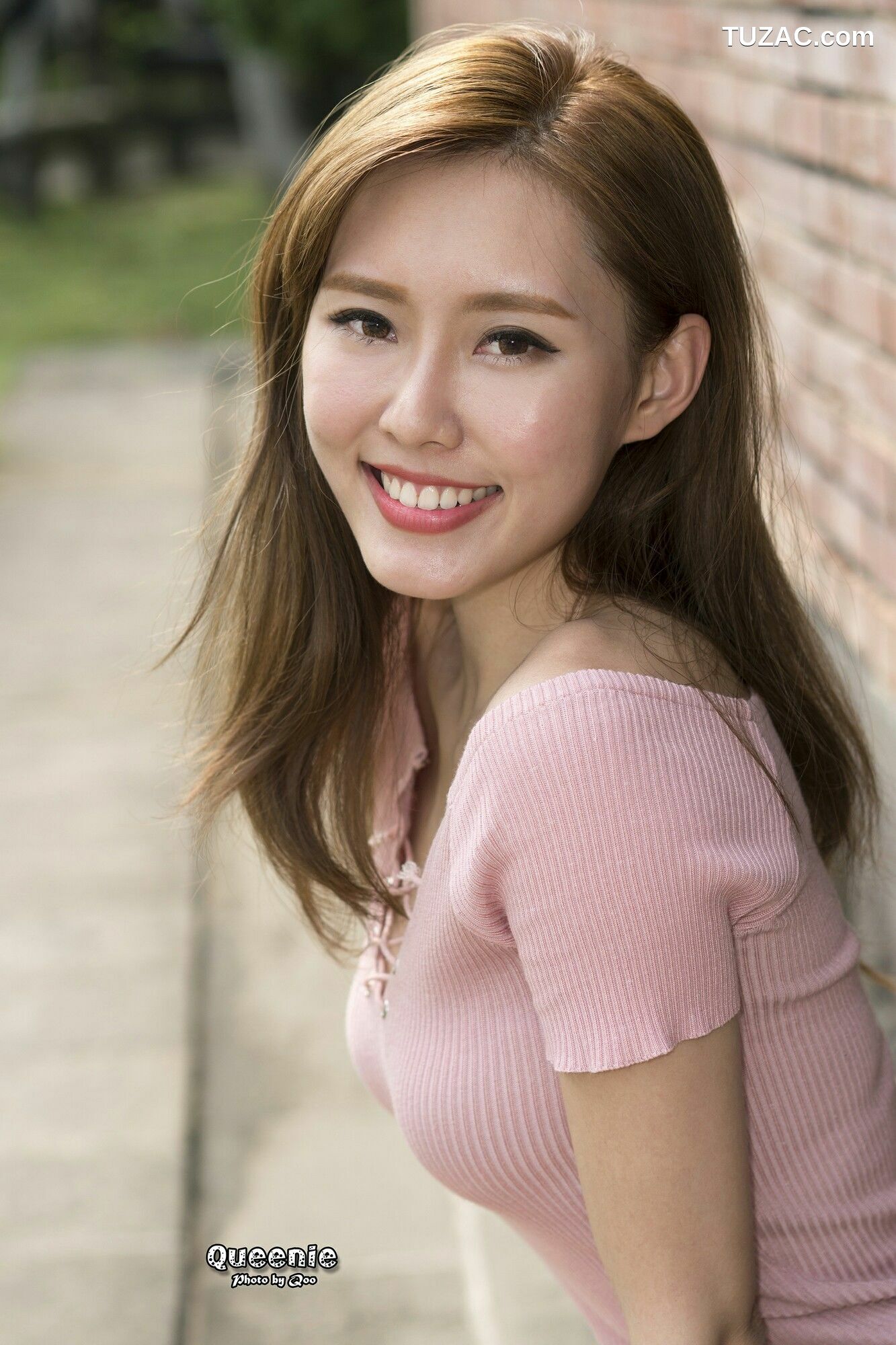 台湾正妹_ Queenie/Q尼 - 热裤美腿街拍 写真集[99P]