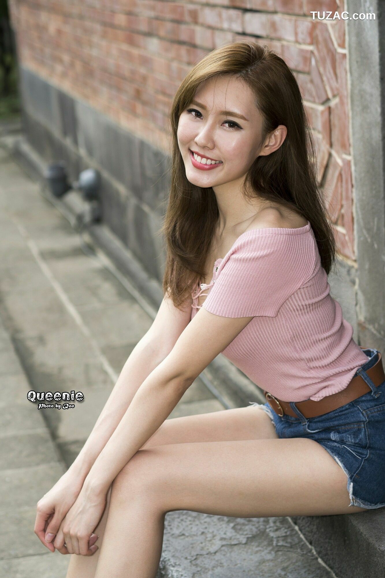 台湾正妹_ Queenie/Q尼 - 热裤美腿街拍 写真集[99P]