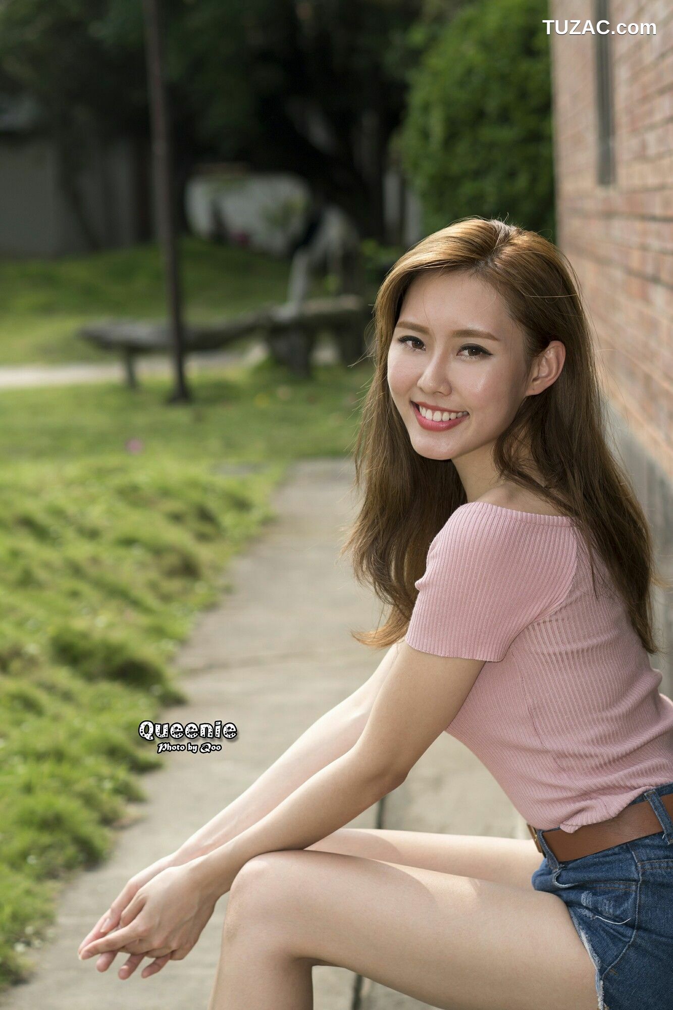 台湾正妹_ Queenie/Q尼 - 热裤美腿街拍 写真集[99P]