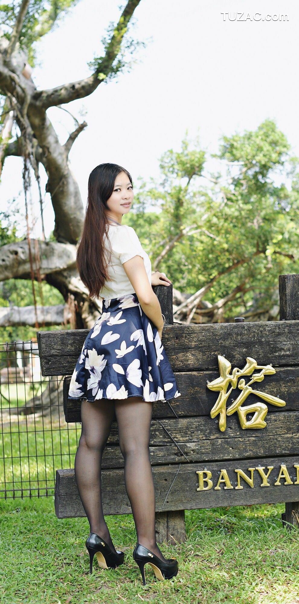 台湾正妹_ 小雯 - 成大外拍共两套服装 写真集[45P]
