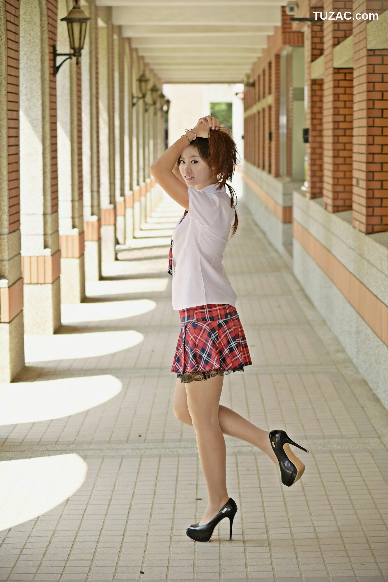 台湾正妹_ 小雯 - 成大外拍共两套服装 写真集[45P]
