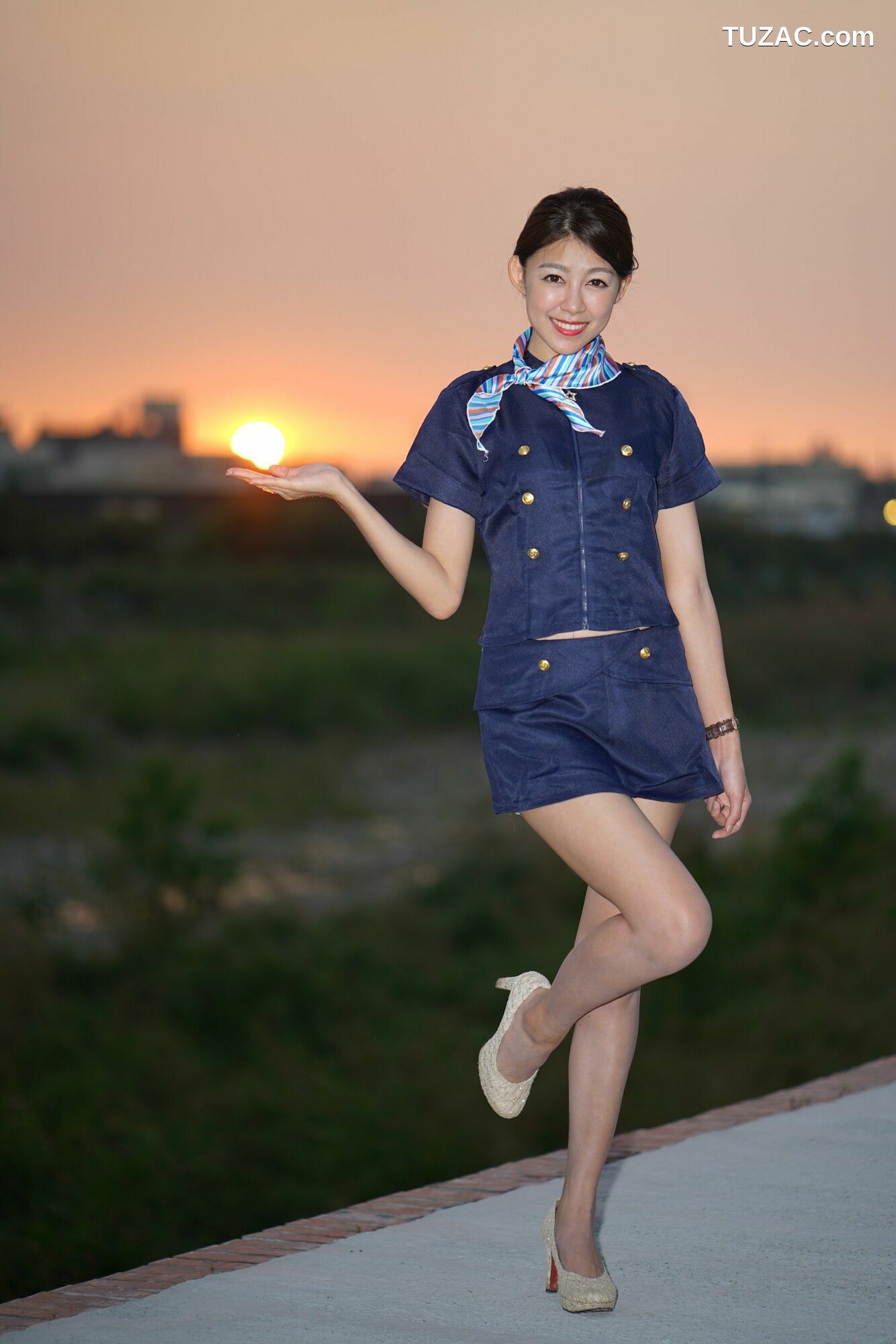 台湾正妹_ 简嘉莹(小紫) 《光復新村～连衣裙+空姐装》 写真集[55P]