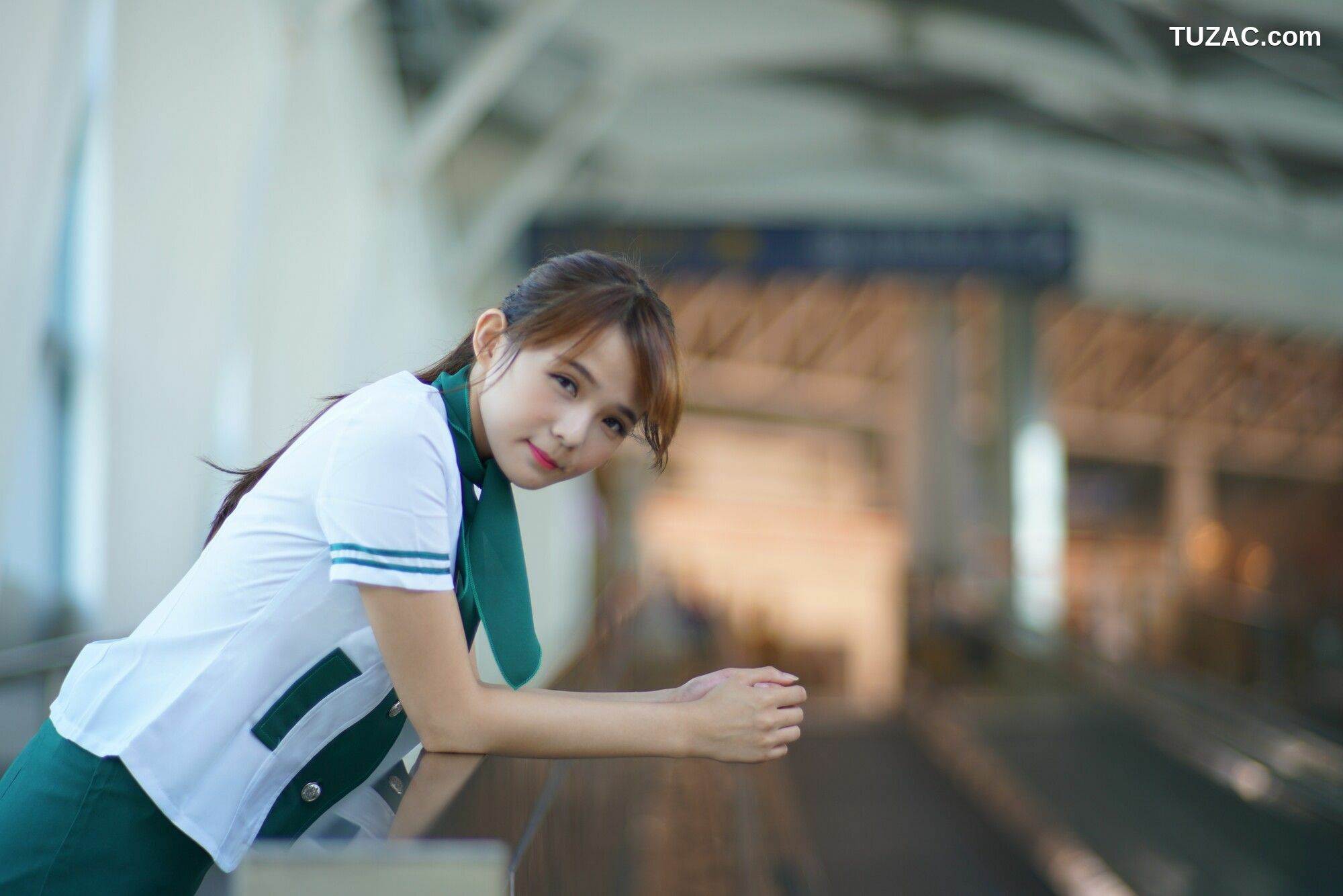 台湾正妹_ 苏郁媛《烏日高鐵～空姐制服》 写真集[136P]