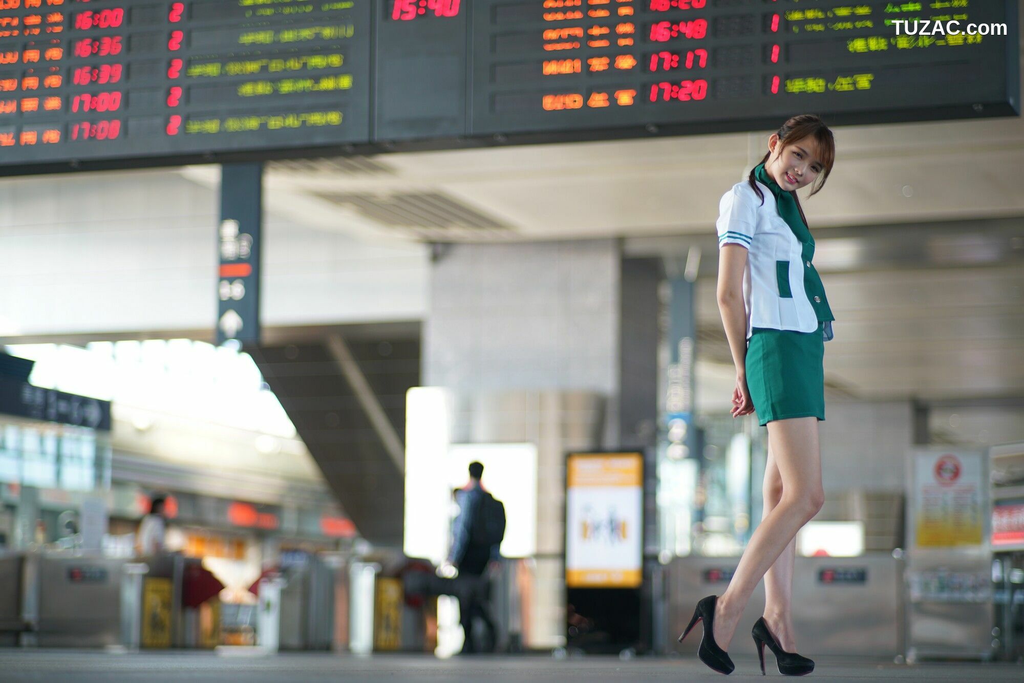 台湾正妹_ 苏郁媛《烏日高鐵～空姐制服》 写真集[136P]