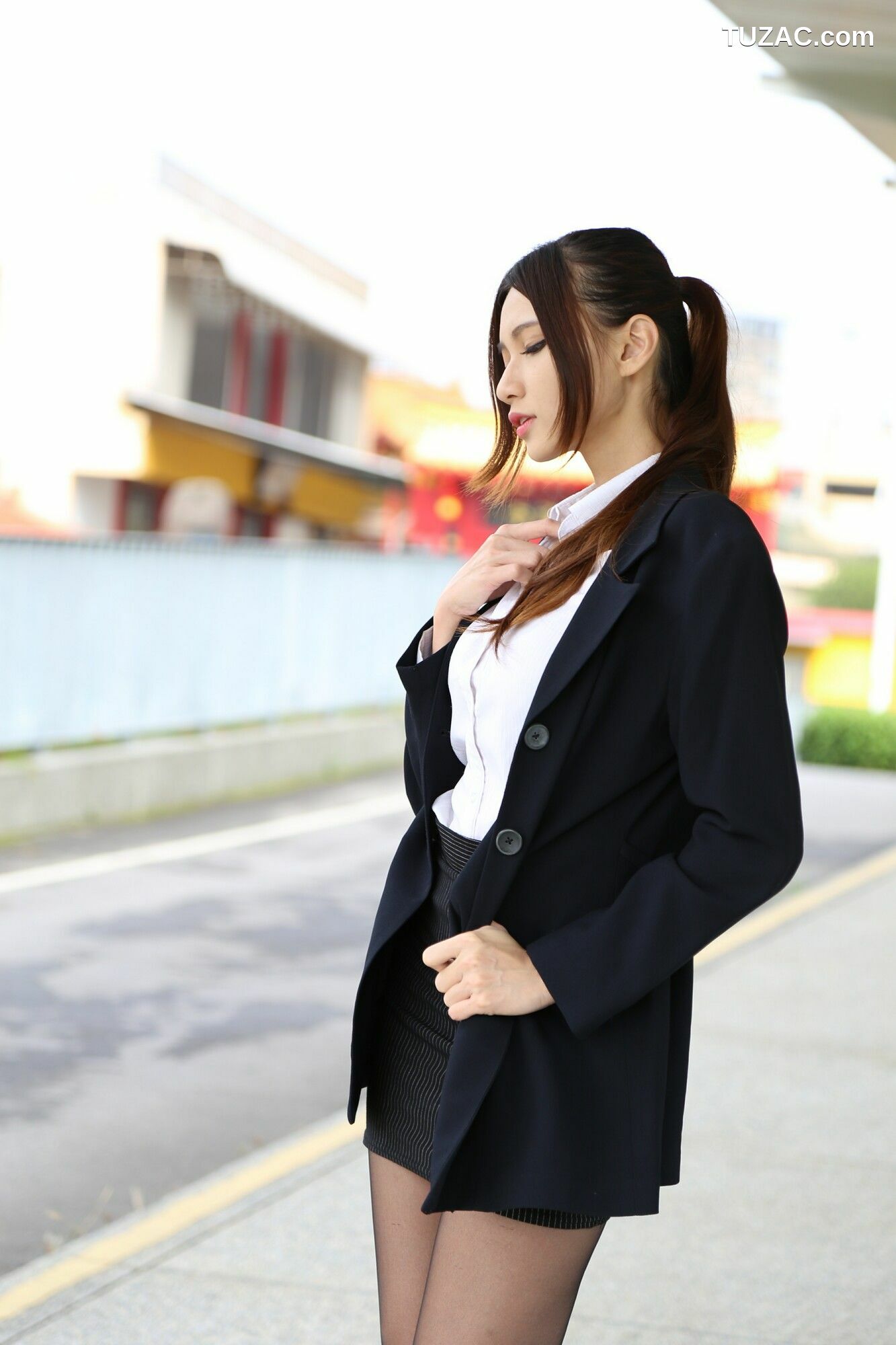 台湾正妹_ 蔡译心Candice - 街拍黑丝OL 写真集[100P]