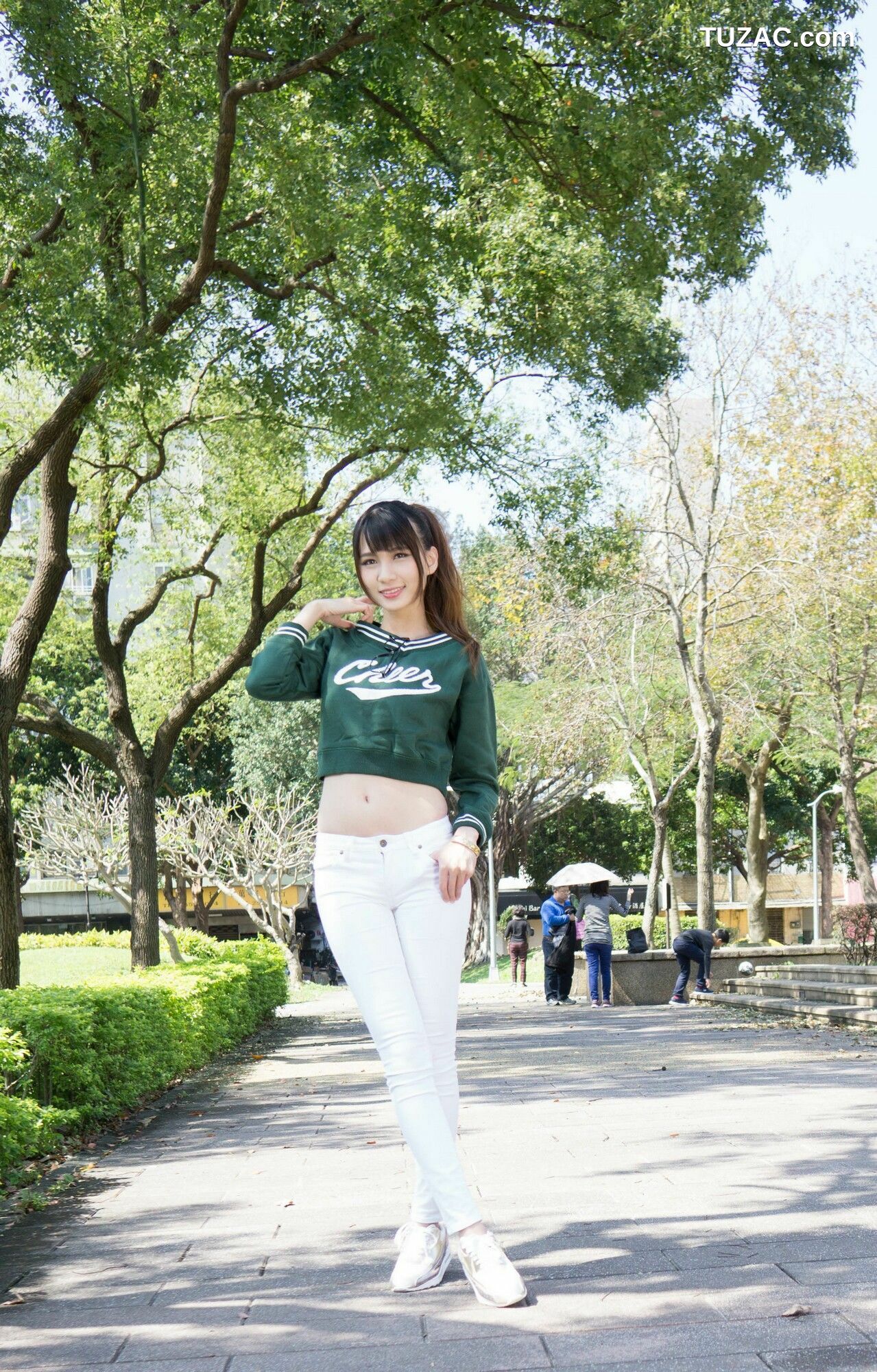台湾正妹_ 蔡译心Candice《信义商区+東區+華山文創+中山區外拍》 写真集[89P]