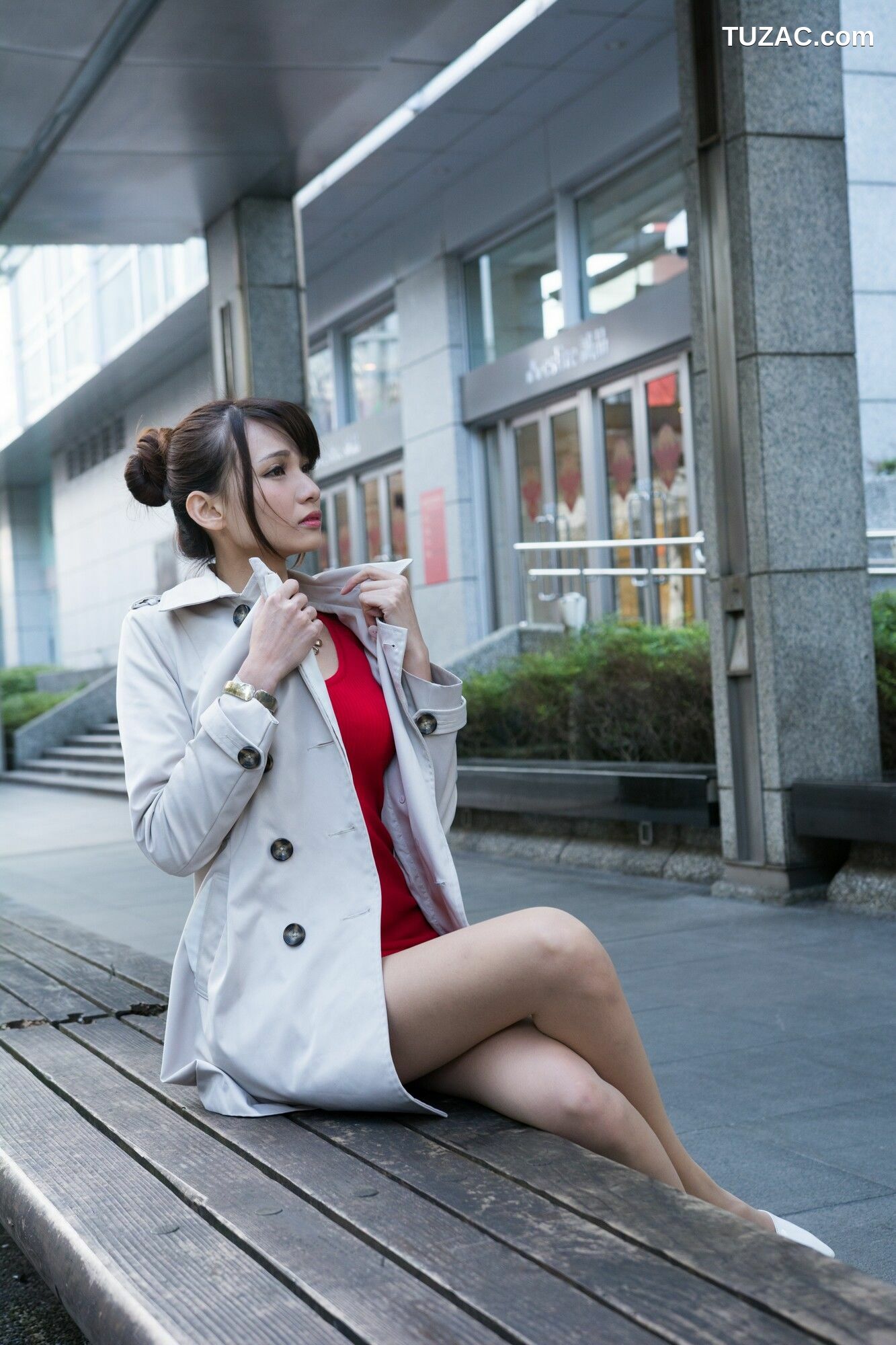 台湾正妹_ 蔡译心Candice《信義區周邊 时尚风衣街拍》 写真集[100P]