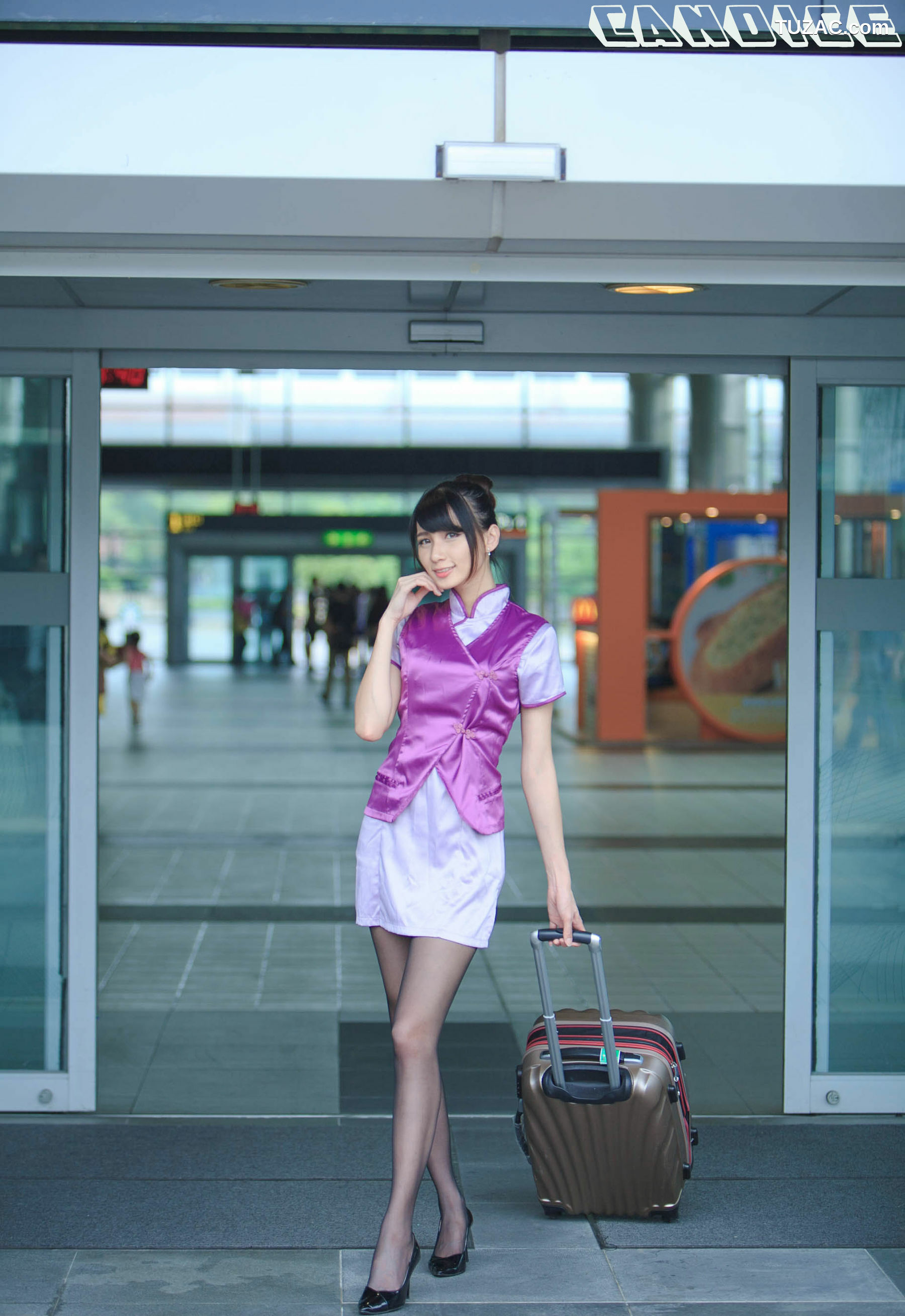 台湾正妹_ 蔡译心Candice《空姐黑丝街拍》 写真集[41P]