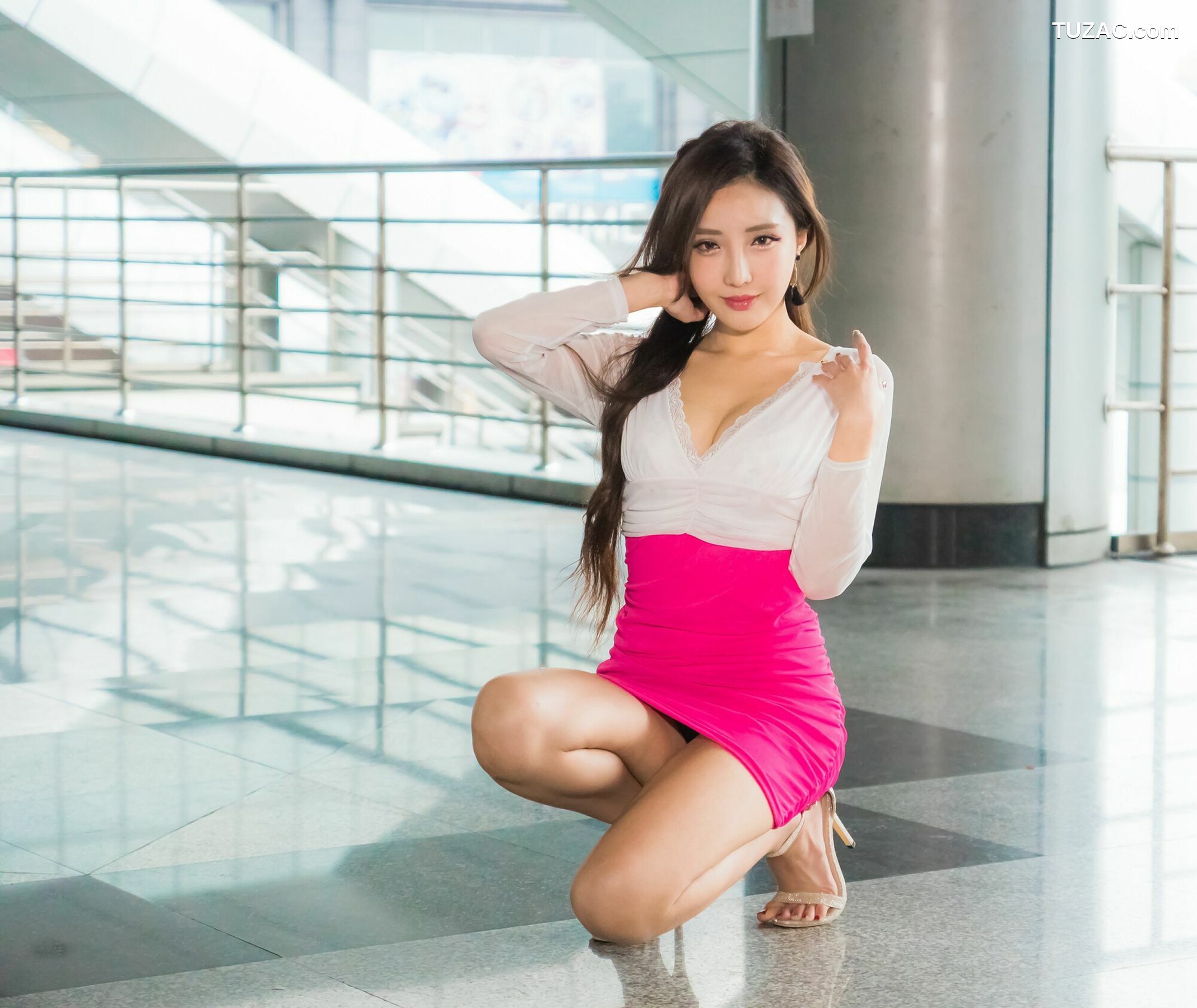 台湾正妹_ 赵芸Syuan《书法家 外拍图集》 写真集[68P]