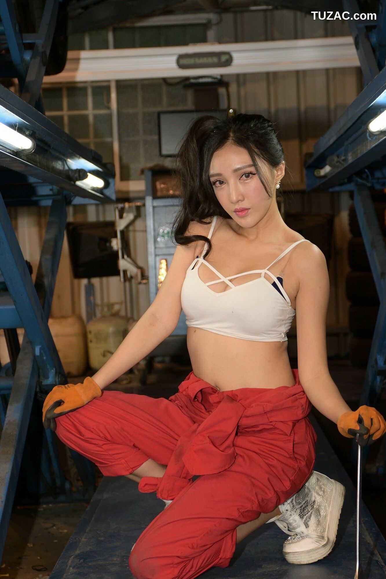 台湾正妹_ 赵芸Syuan《美颜的汽车修理工》 写真集[61P]