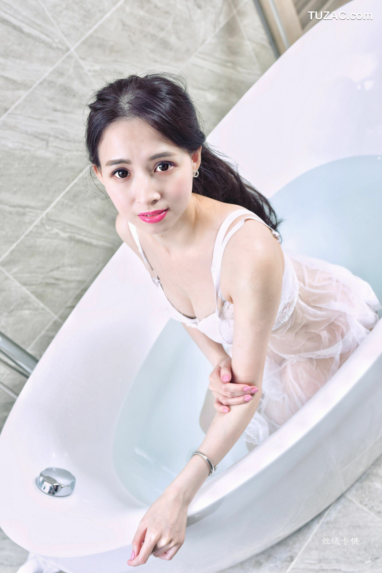 台湾正妹_ 雪菁《棚拍三套服装》 写真集[56P]