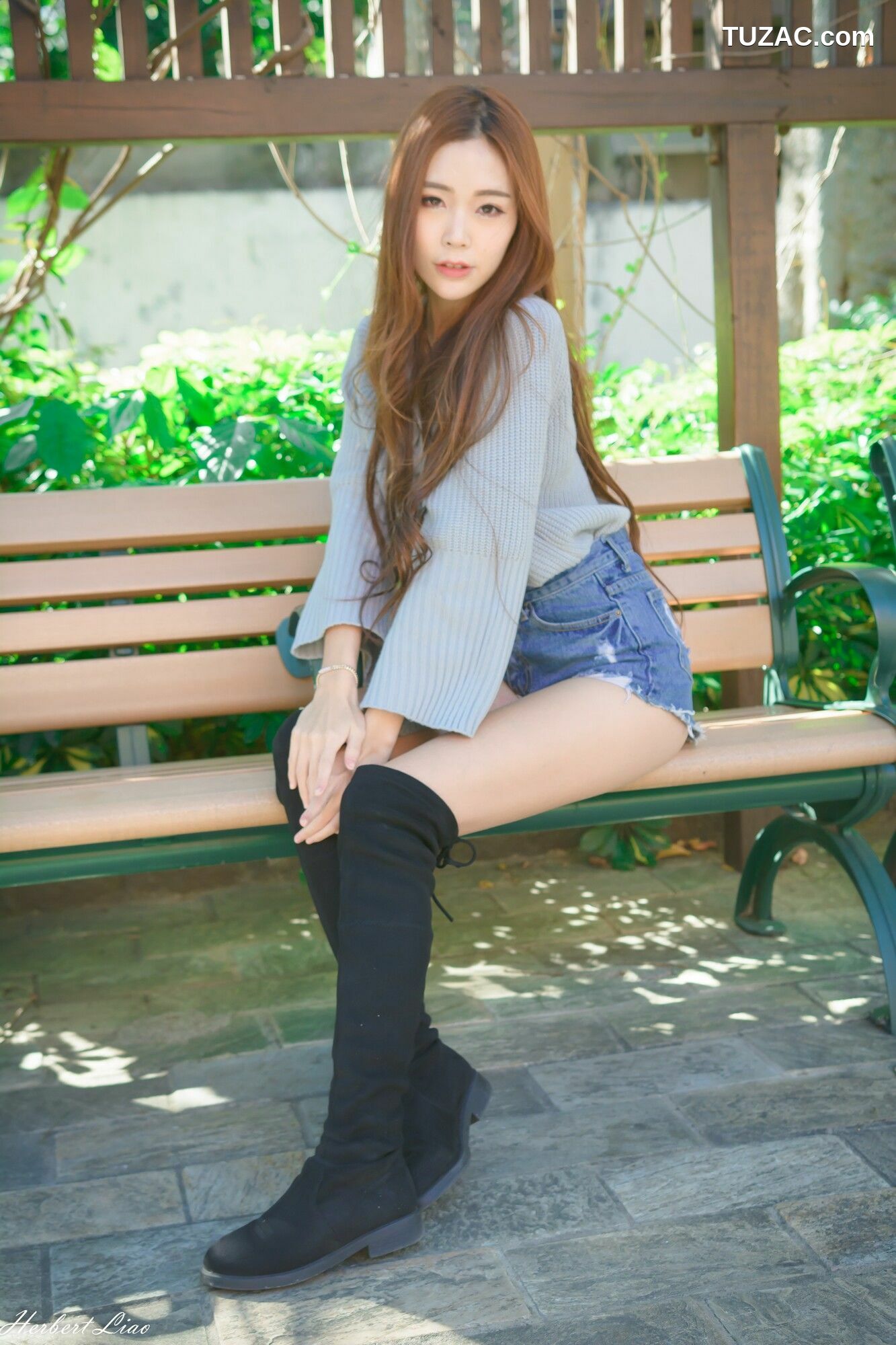 台湾正妹_ 黄上晏Rubis《古亭站周邊~牛仔热裤街拍》写真集[72P]