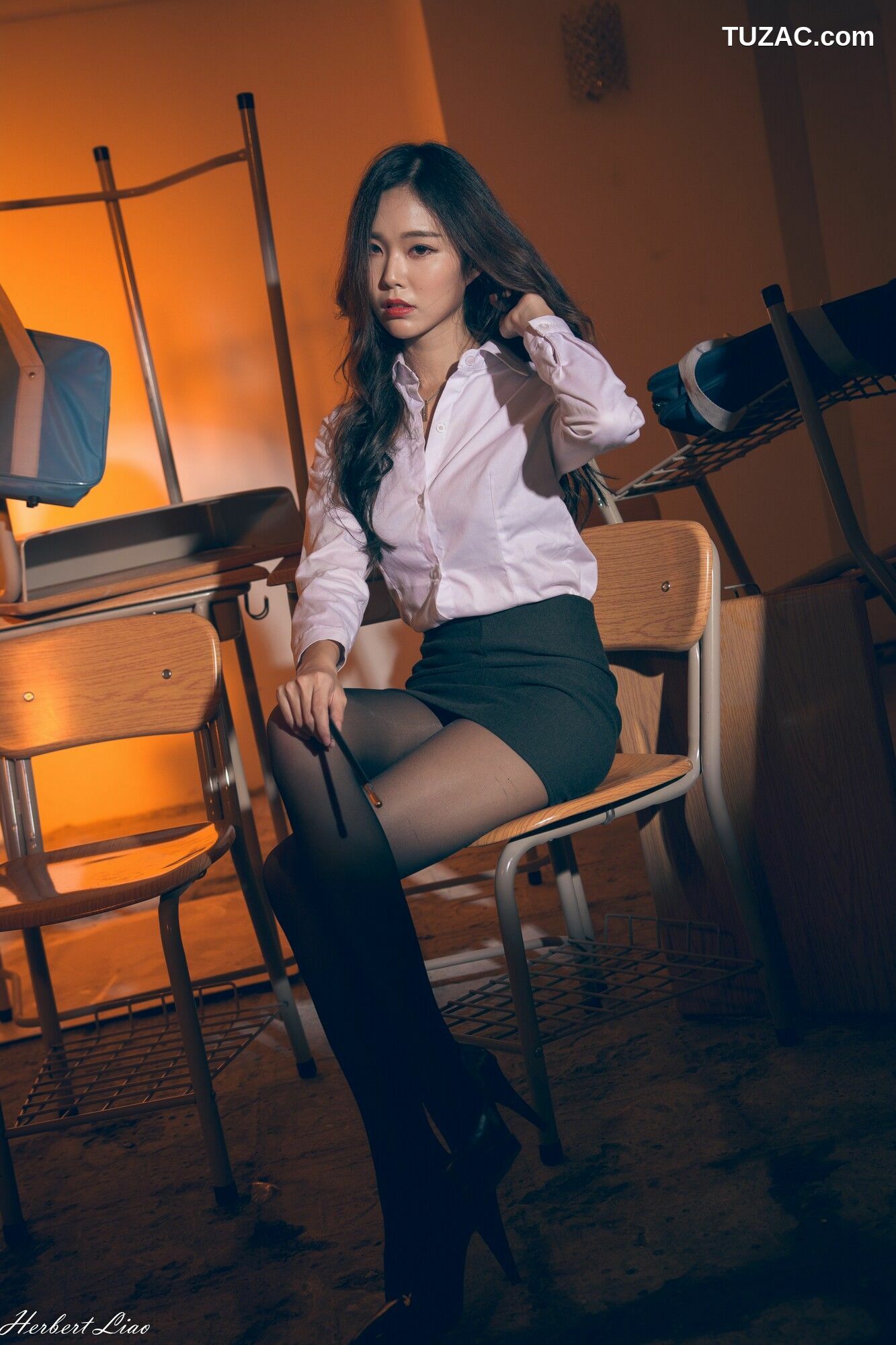 台湾正妹_ 黄上晏Rubis《黑丝靈異教師》 写真集[42P]