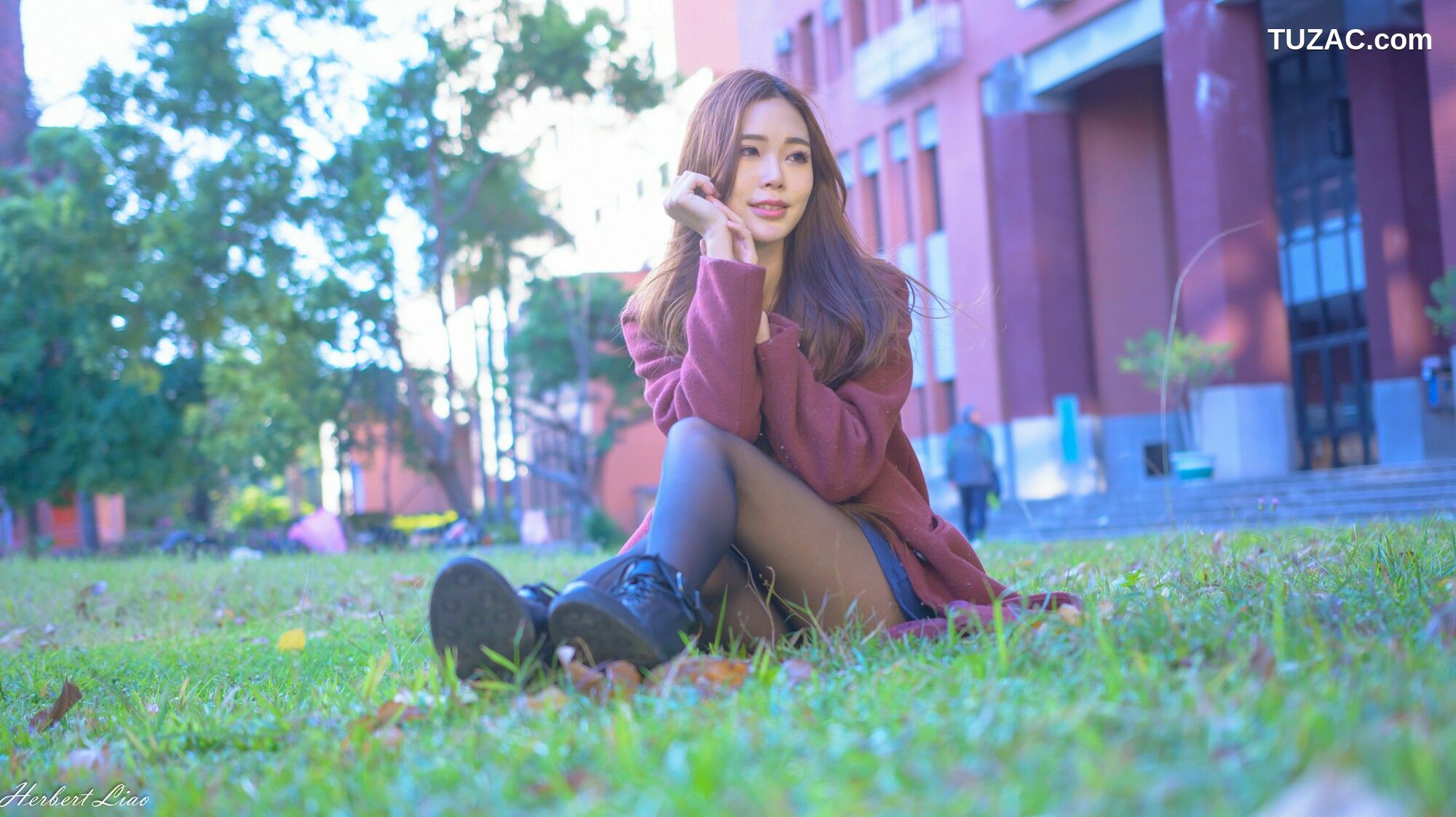台湾正妹_ 黄上晏《古亭站周邊~风衣正妹》 写真集[39P]