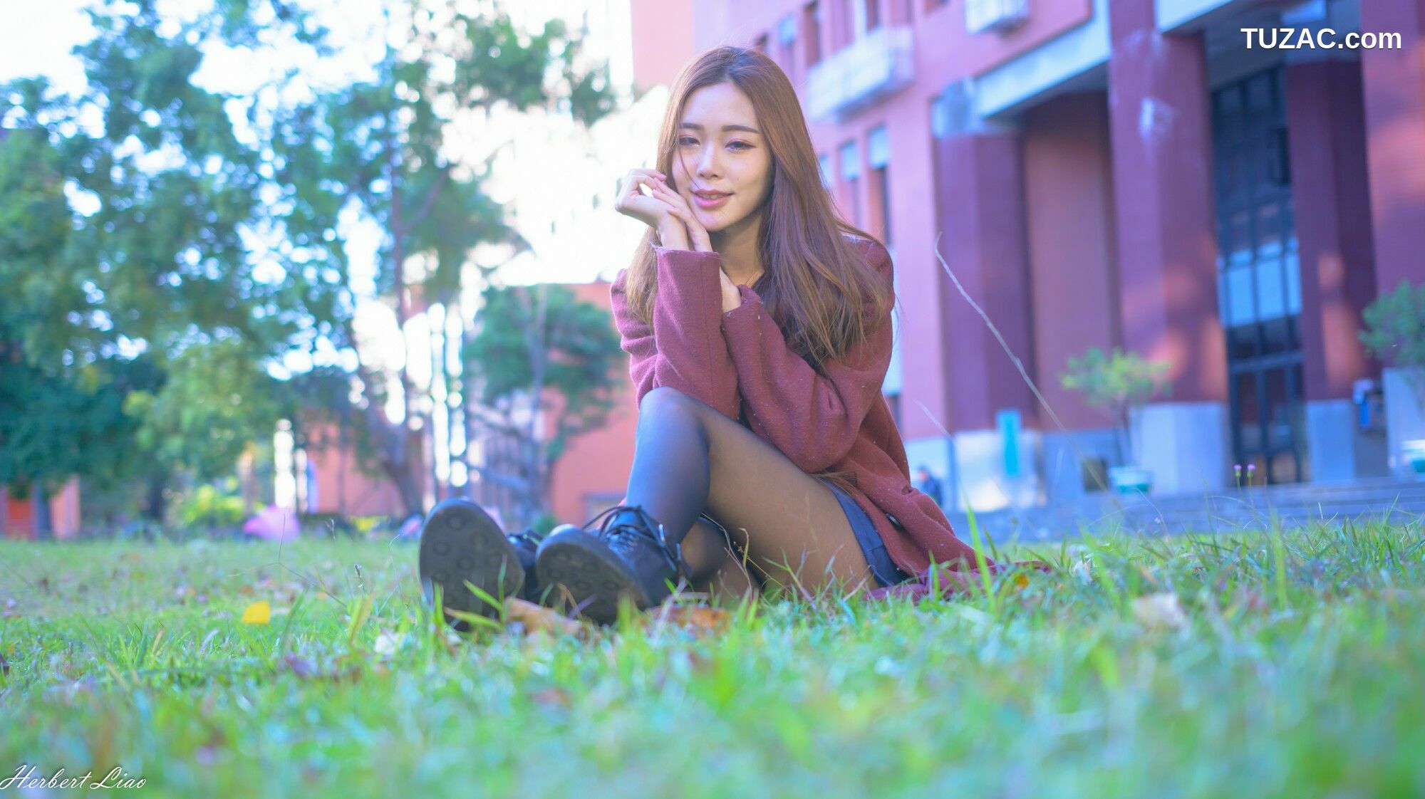 台湾正妹_ 黄上晏《古亭站周邊~风衣正妹》 写真集[39P]