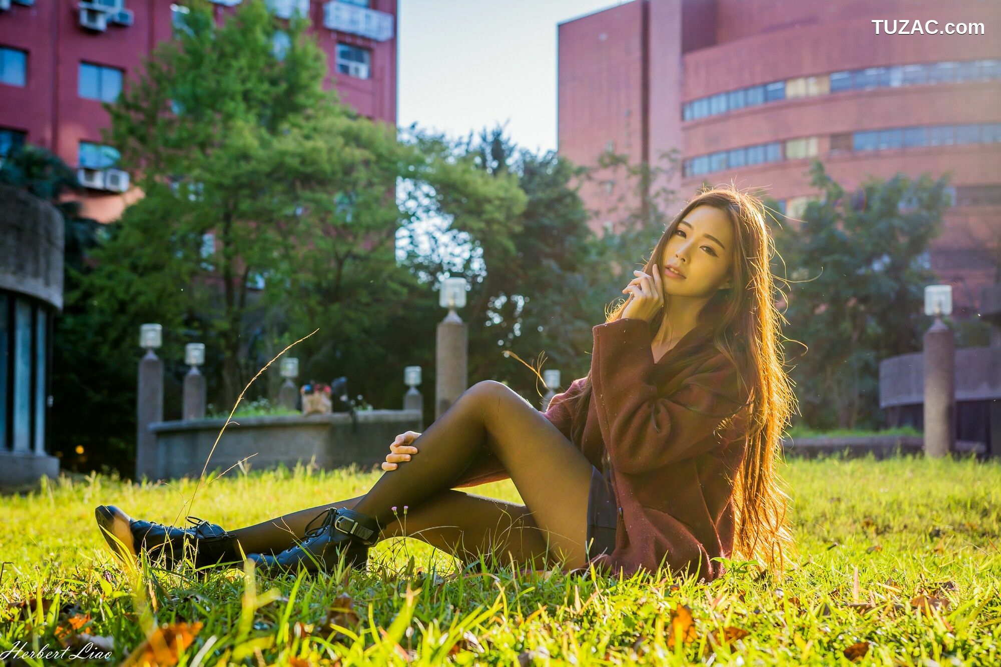 台湾正妹_ 黄上晏《古亭站周邊~风衣正妹》 写真集[39P]