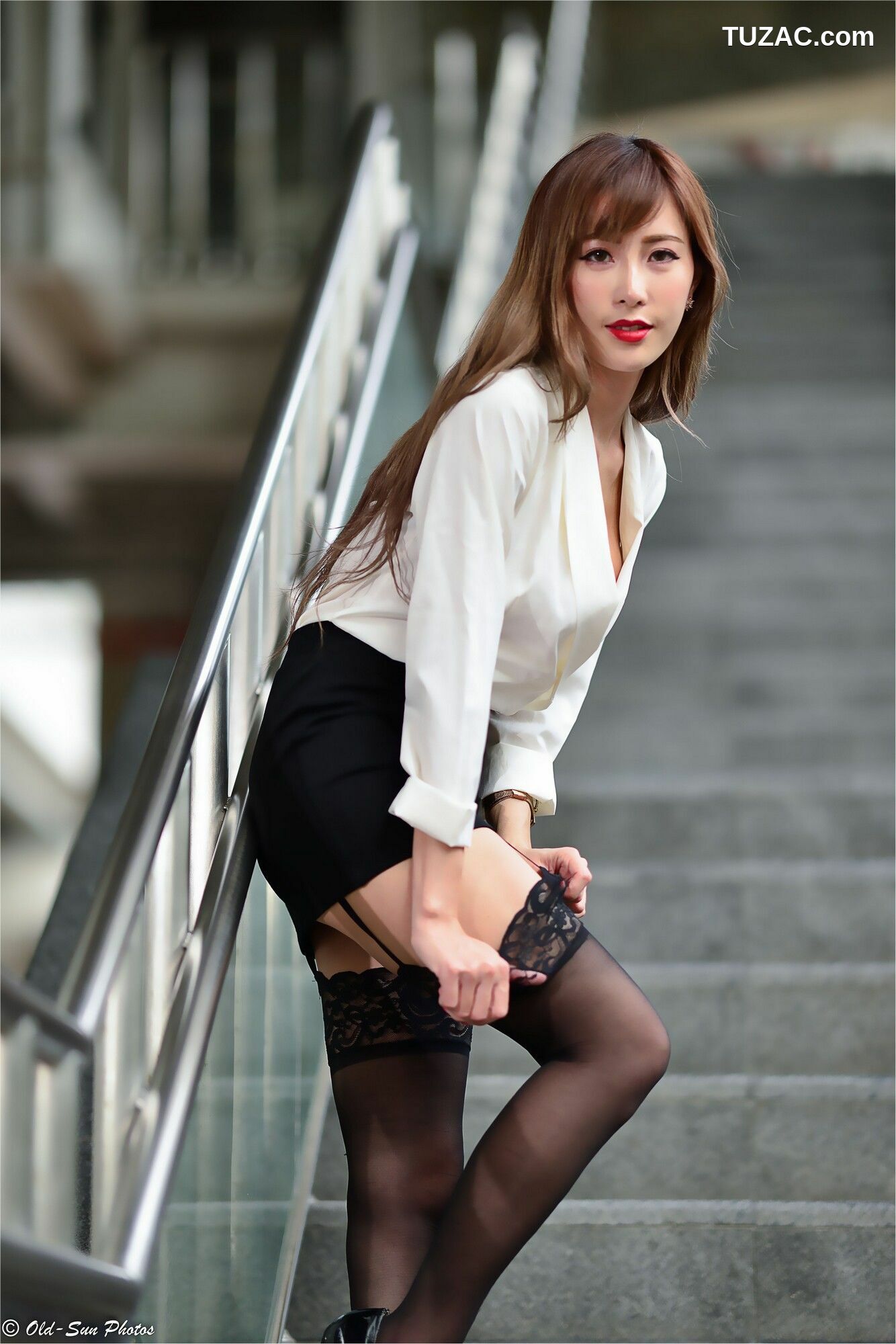 台湾正妹_ 黄艾比Abbie《油廠國小OL外拍》 写真集[120P]