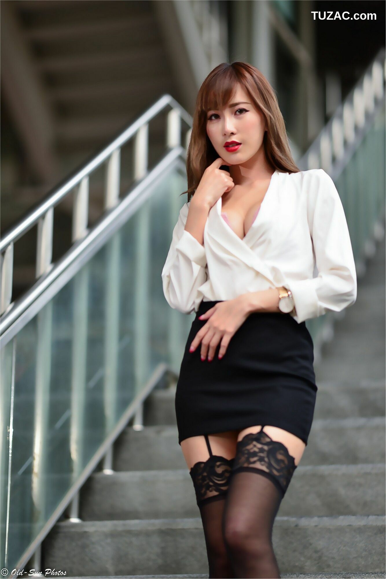 台湾正妹_ 黄艾比Abbie《油廠國小OL外拍》 写真集[120P]