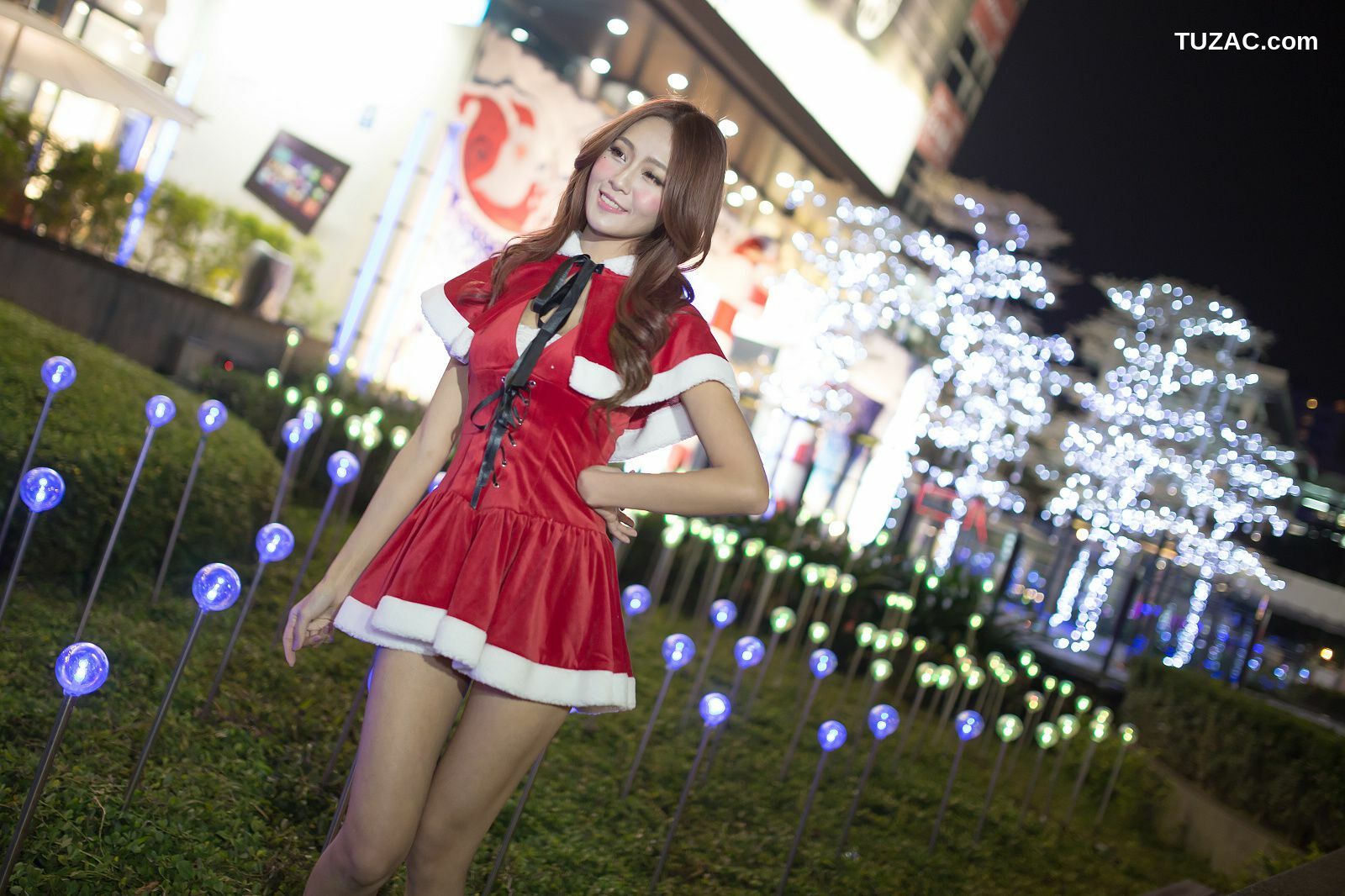 台湾正妹_Winnie小雪/庄咏惠《圣诞小短裙夜拍》写真集