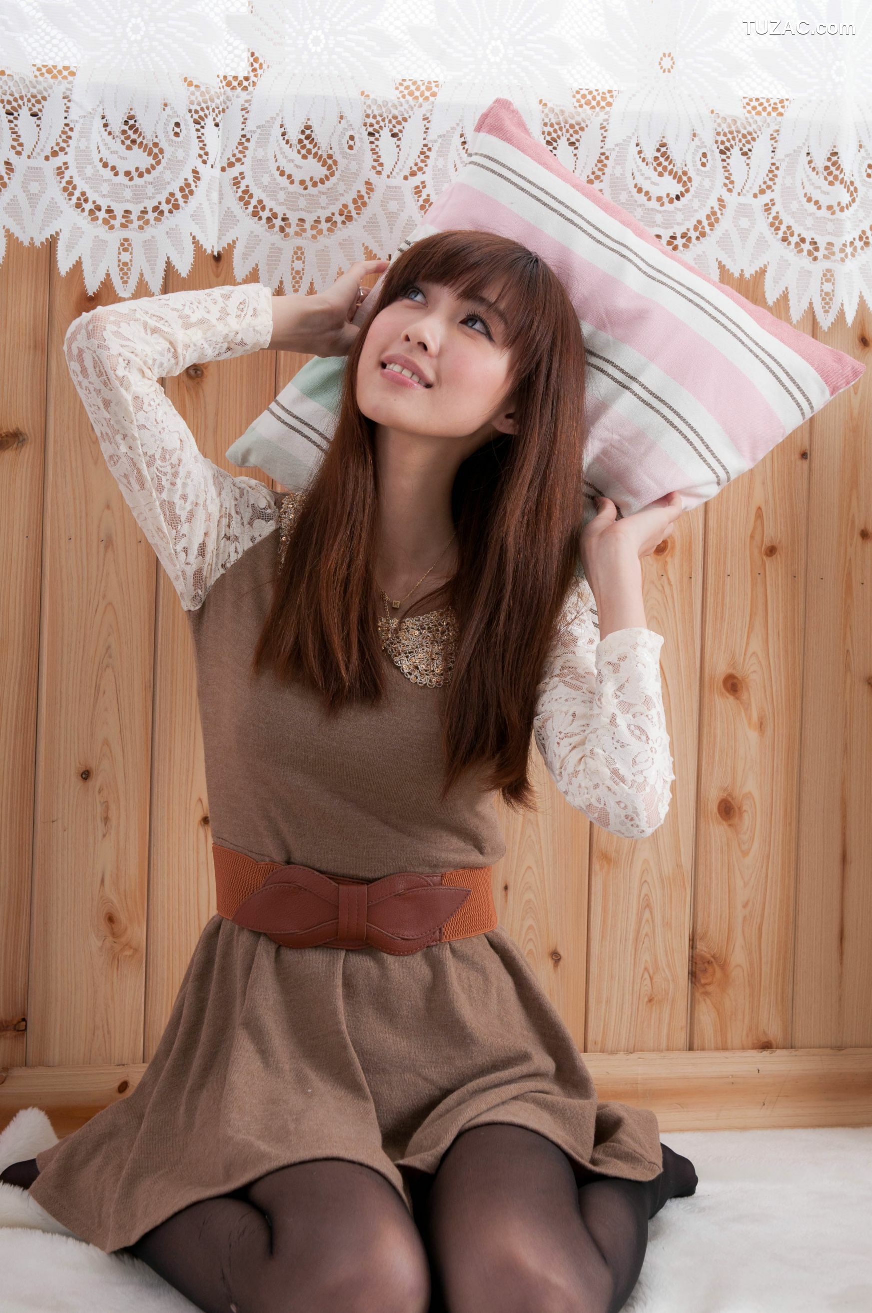 台湾正妹_台湾女神Kila晶晶《居家黑丝甜妹子》写真集