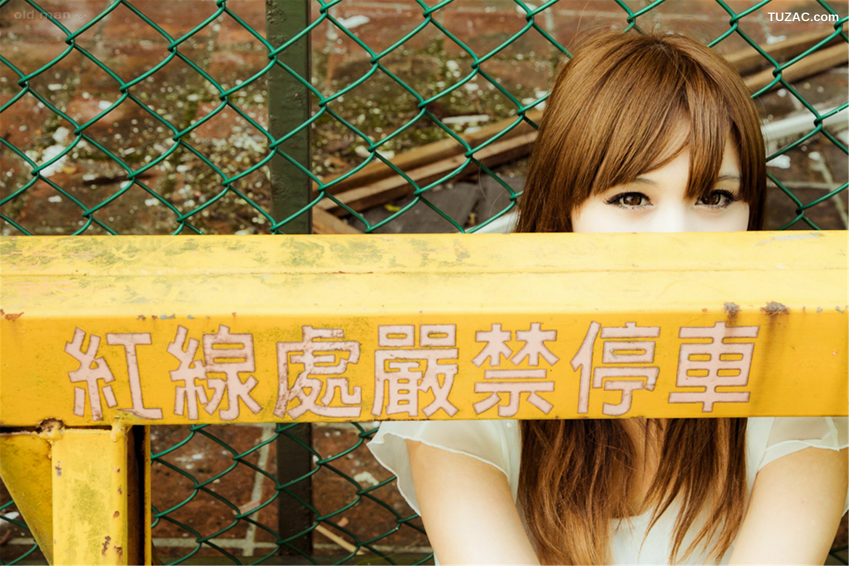 台湾正妹_台湾模特熊维妮《美军宿舍随拍》写真集