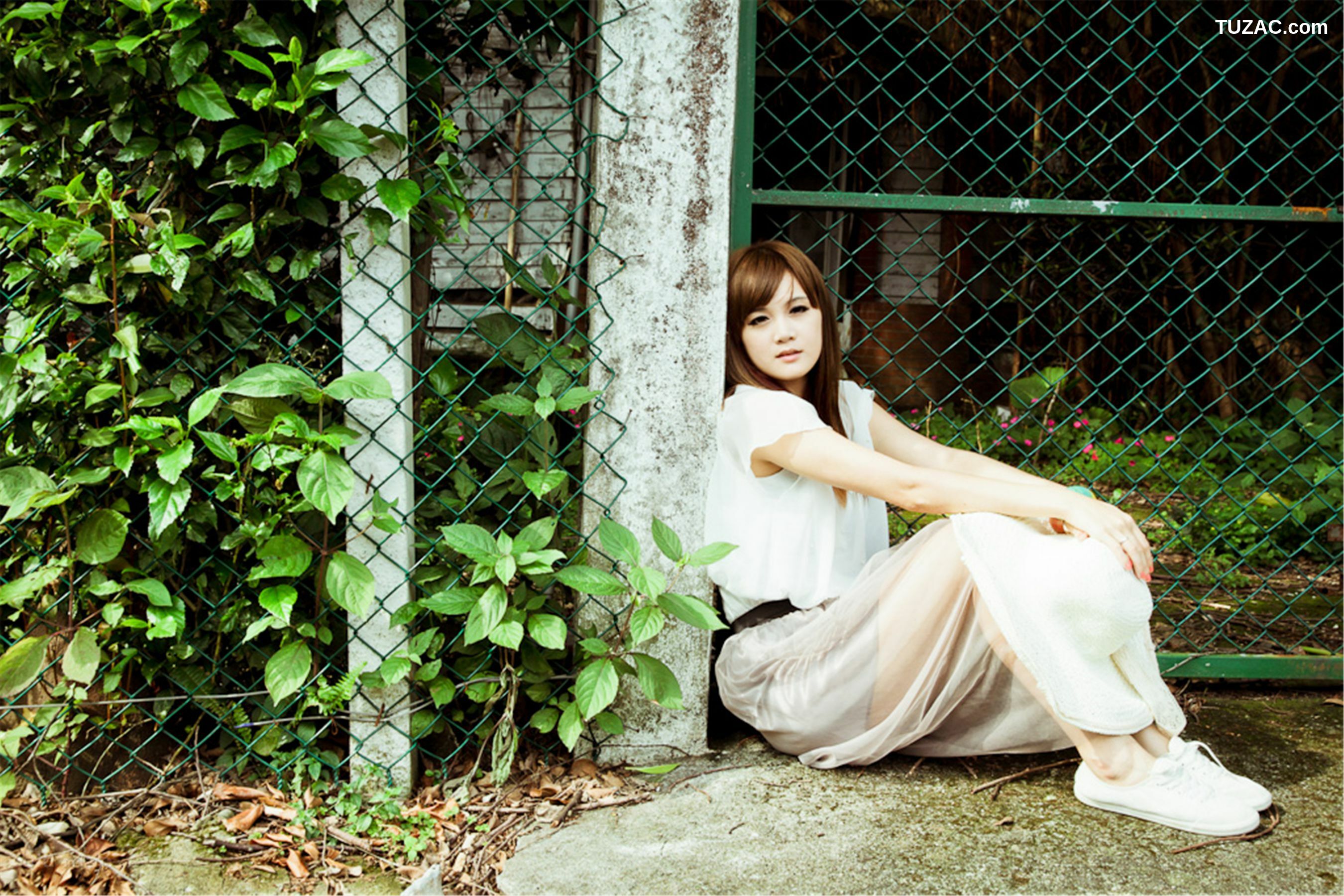 台湾正妹_台湾模特熊维妮《美军宿舍随拍》写真集