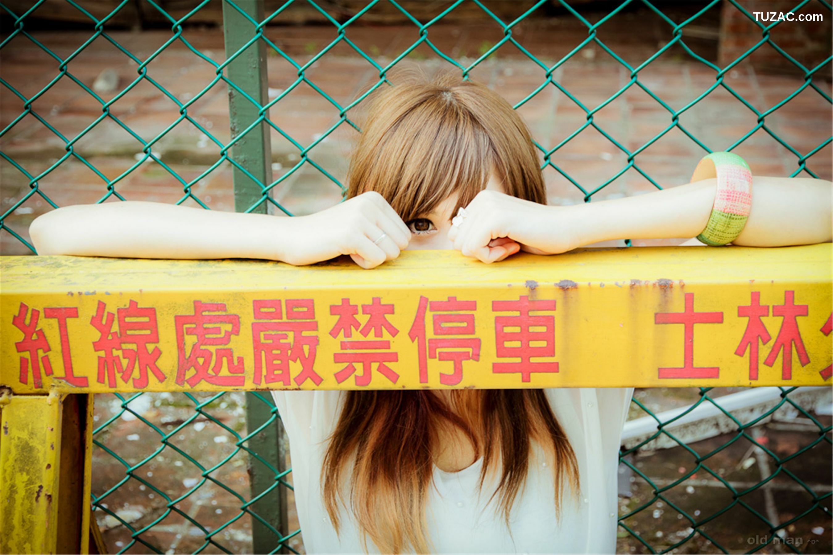 台湾正妹_台湾模特熊维妮《美军宿舍随拍》写真集