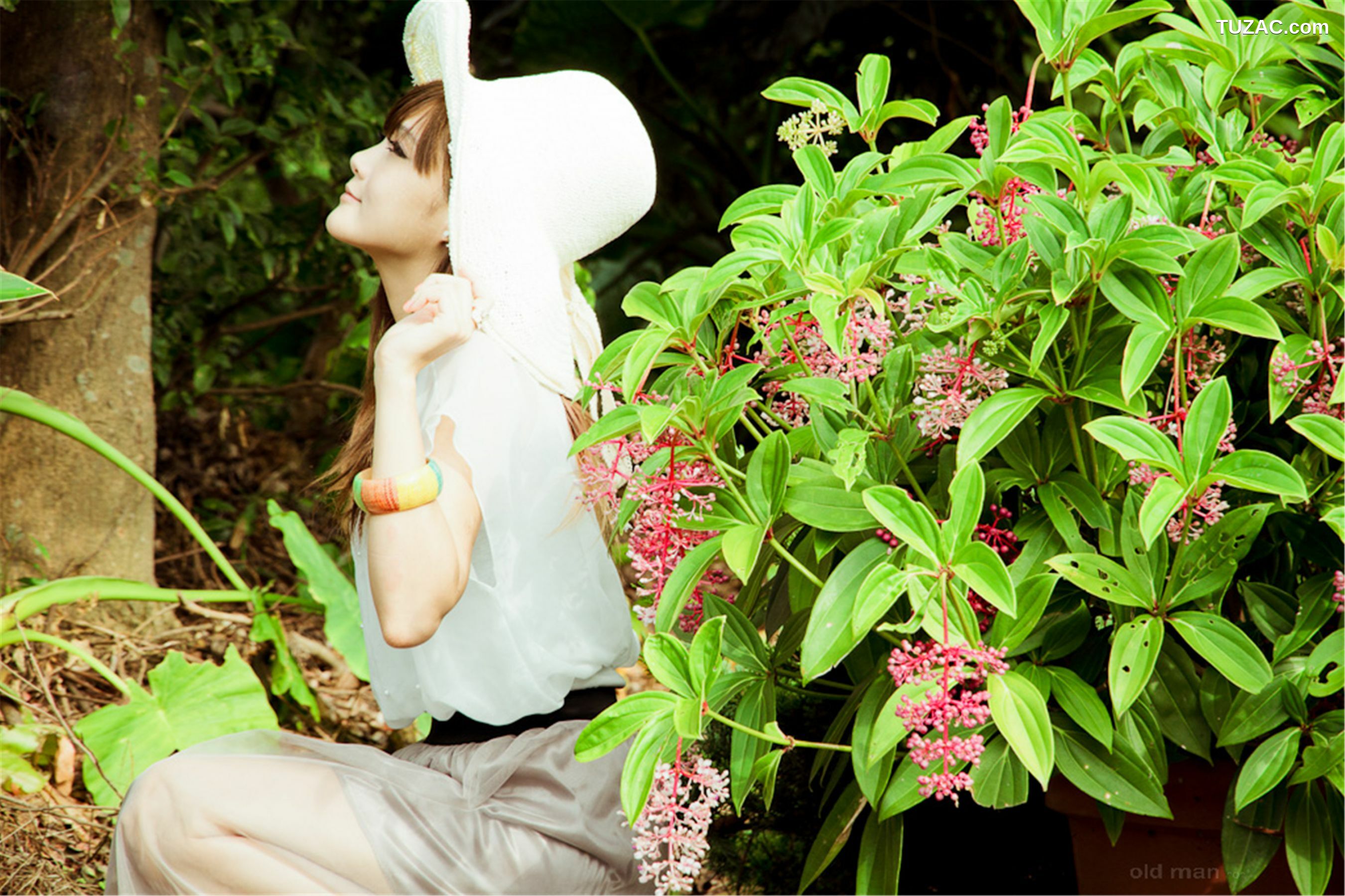 台湾正妹_台湾模特熊维妮《美军宿舍随拍》写真集
