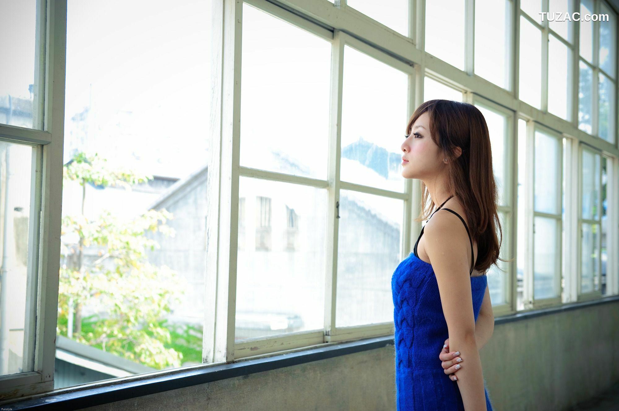 台湾正妹_台湾网络女神果子MM《華山藝文中心III +228公園》外拍写真集