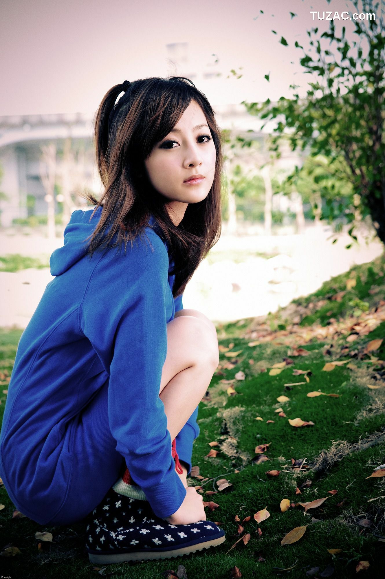 台湾正妹_台湾网络女神果子MM《華山藝文中心III +228公園》外拍写真集