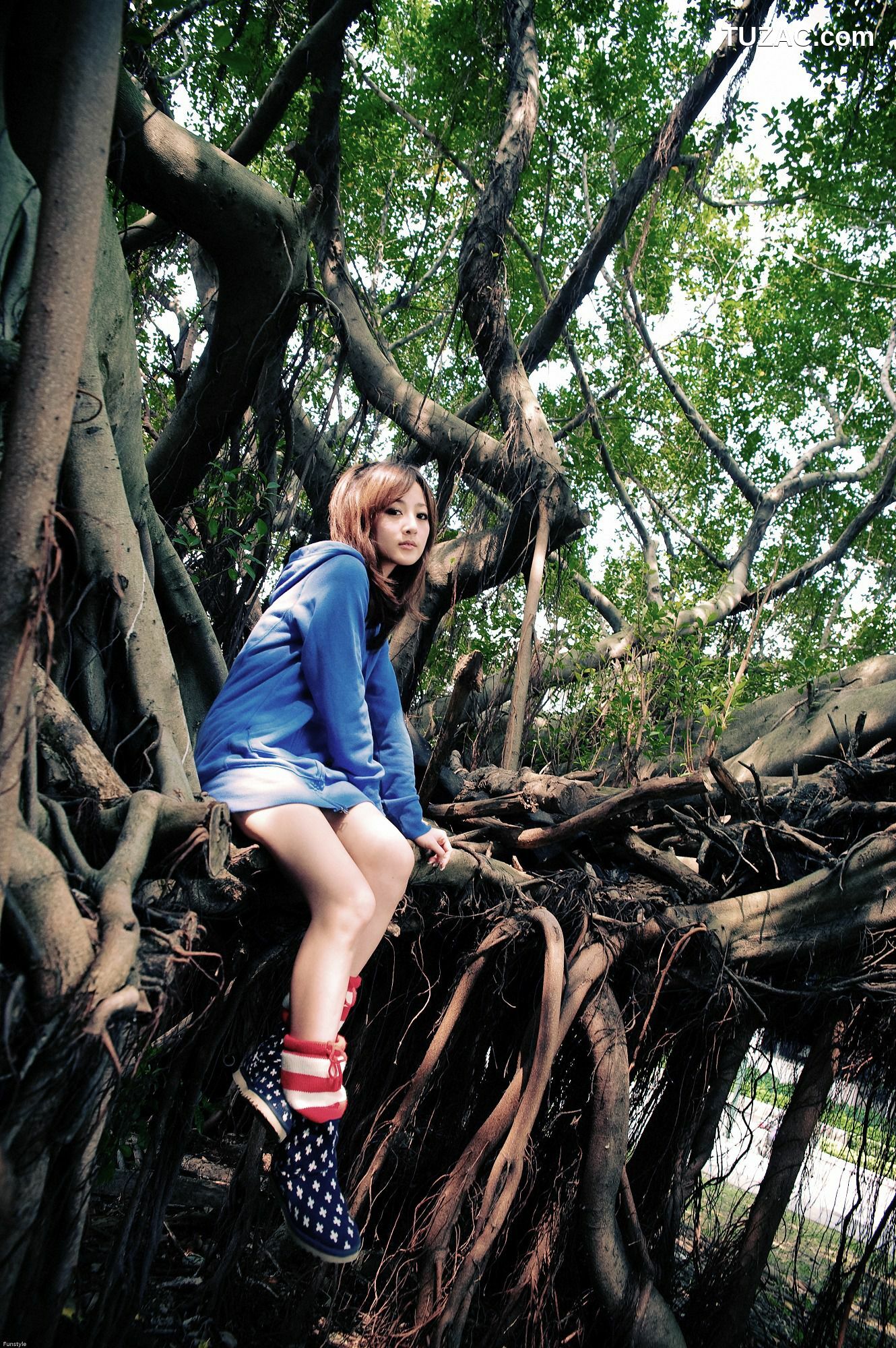 台湾正妹_台湾网络女神果子MM《華山藝文中心III +228公園》外拍写真集