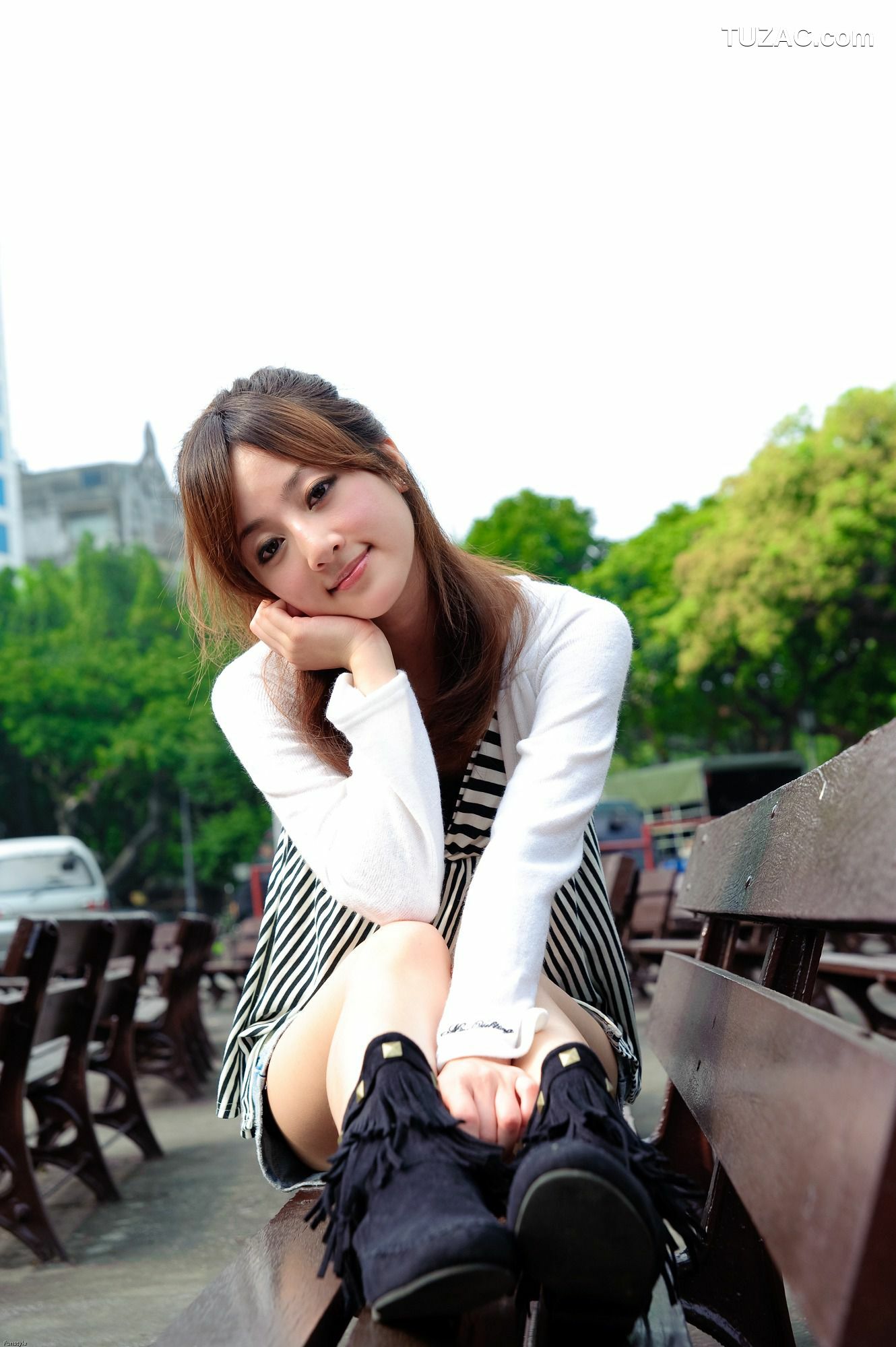 台湾正妹_台湾网络女神果子MM《華山藝文中心III +228公園》外拍写真集