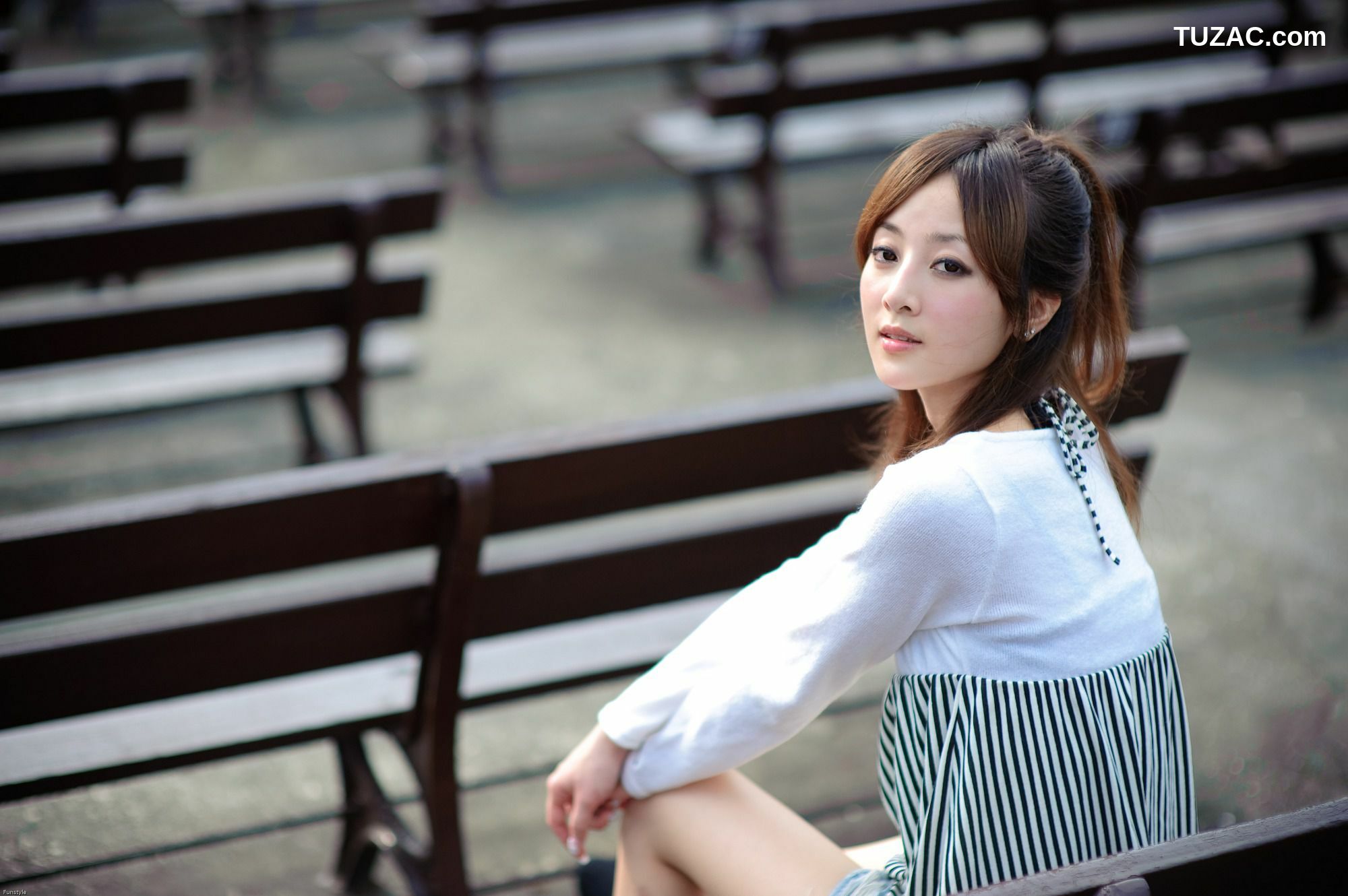 台湾正妹_台湾网络女神果子MM《華山藝文中心III +228公園》外拍写真集