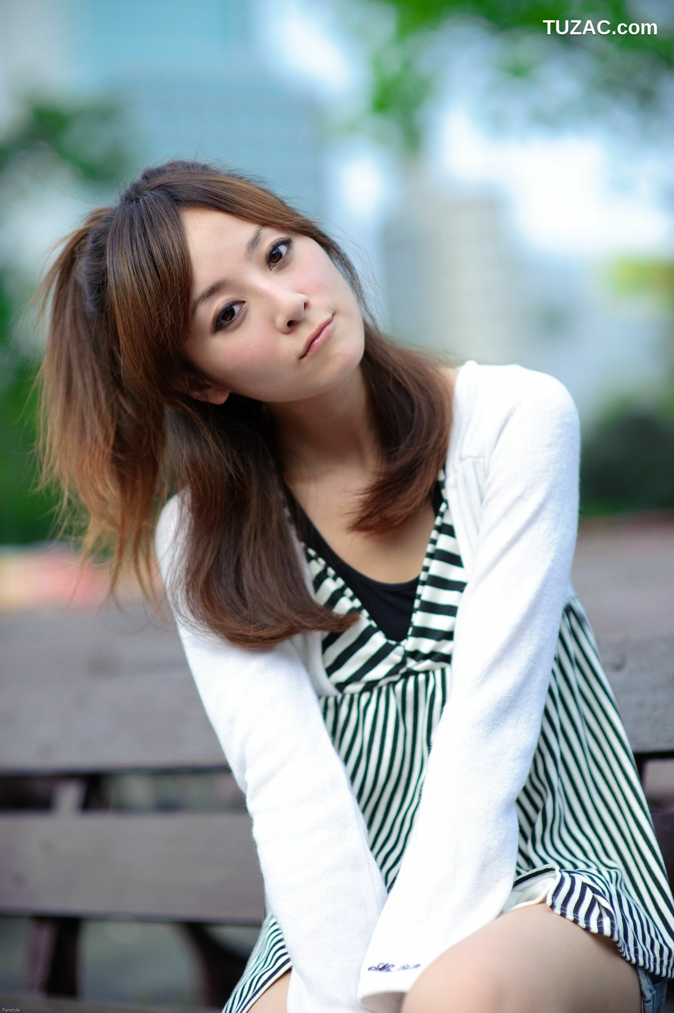 台湾正妹_台湾网络女神果子MM《華山藝文中心III +228公園》外拍写真集