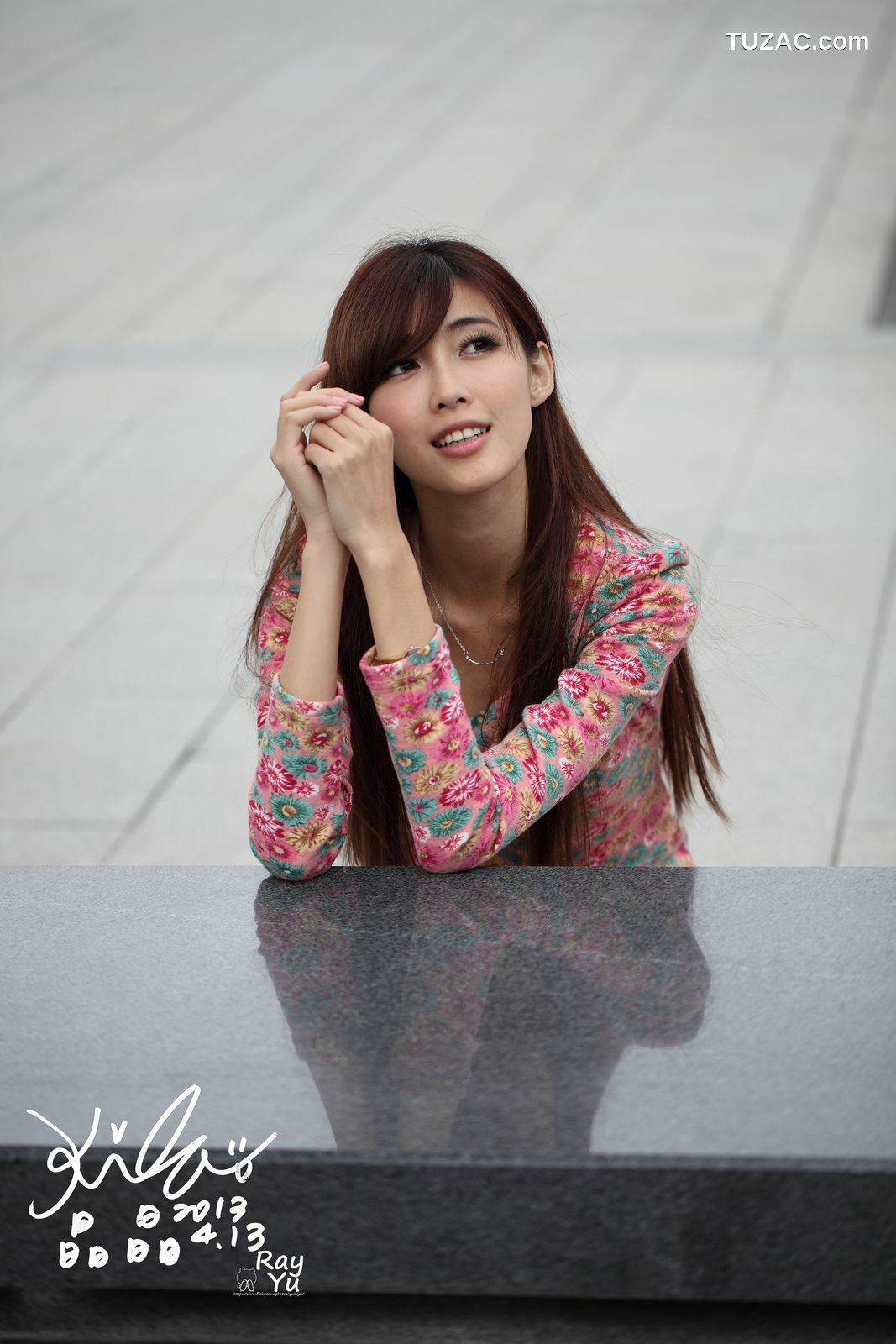 台湾正妹_台湾美女廖挺伶/Kila晶晶《花色超短裙街拍》写真集