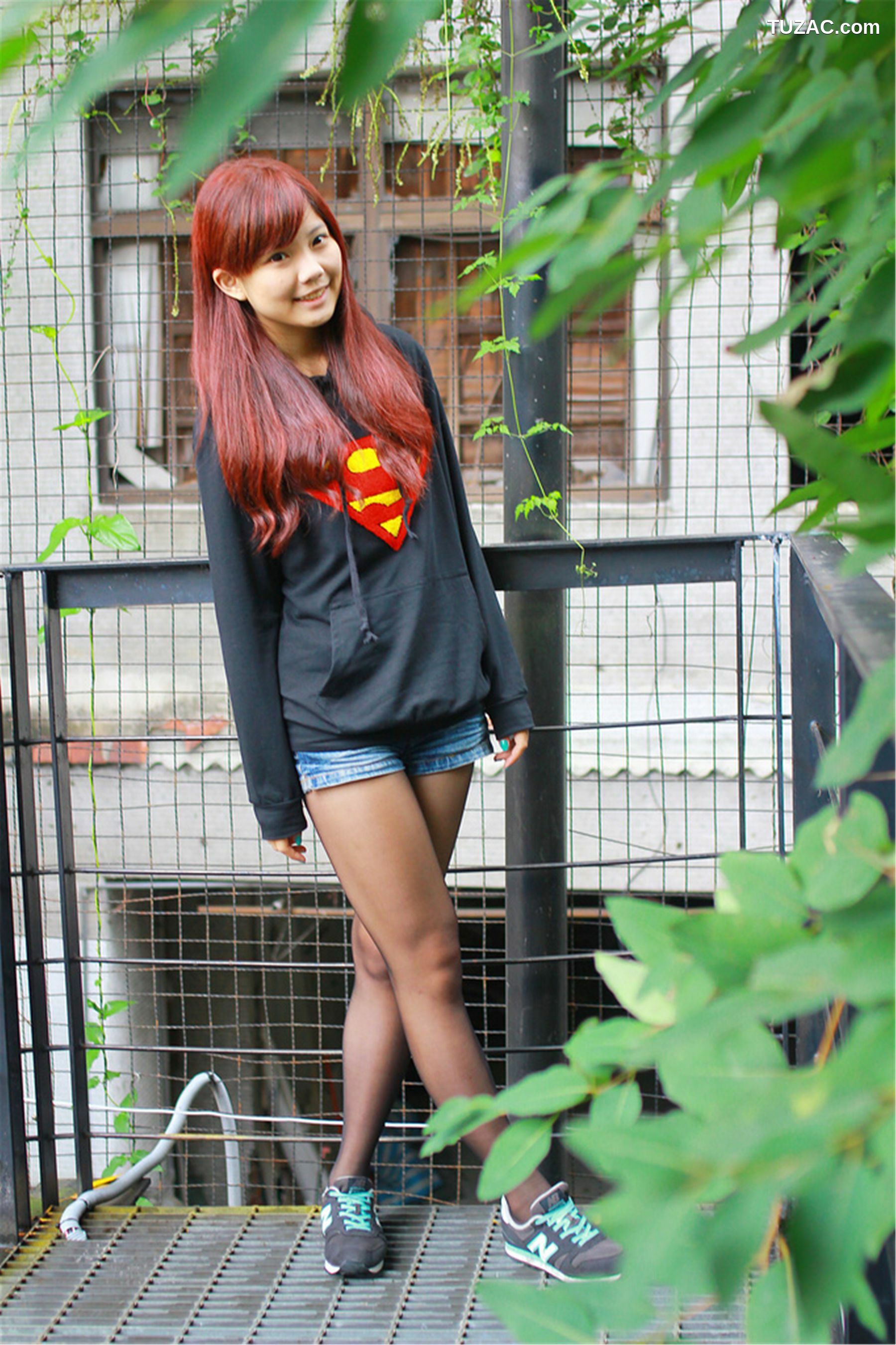 台湾正妹_台湾美少女小静《電影公園外拍》 写真集