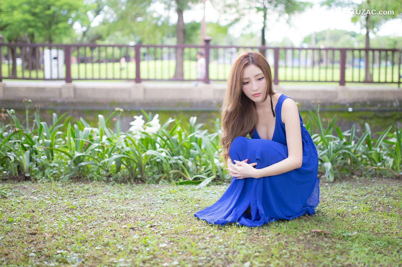 台湾正妹_台湾赵芸Syuan《极品蓝色长裙女神》写真集