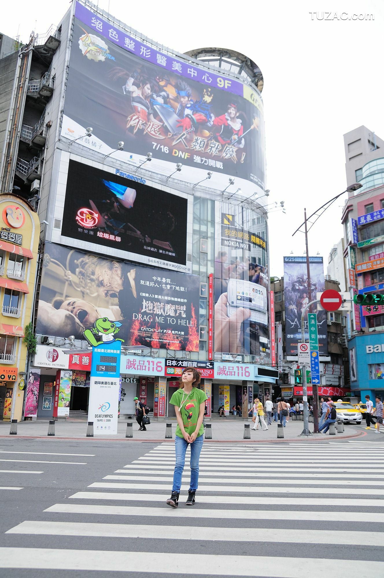 台湾正妹_张允霏/张凯洁《西門町外拍》写真集