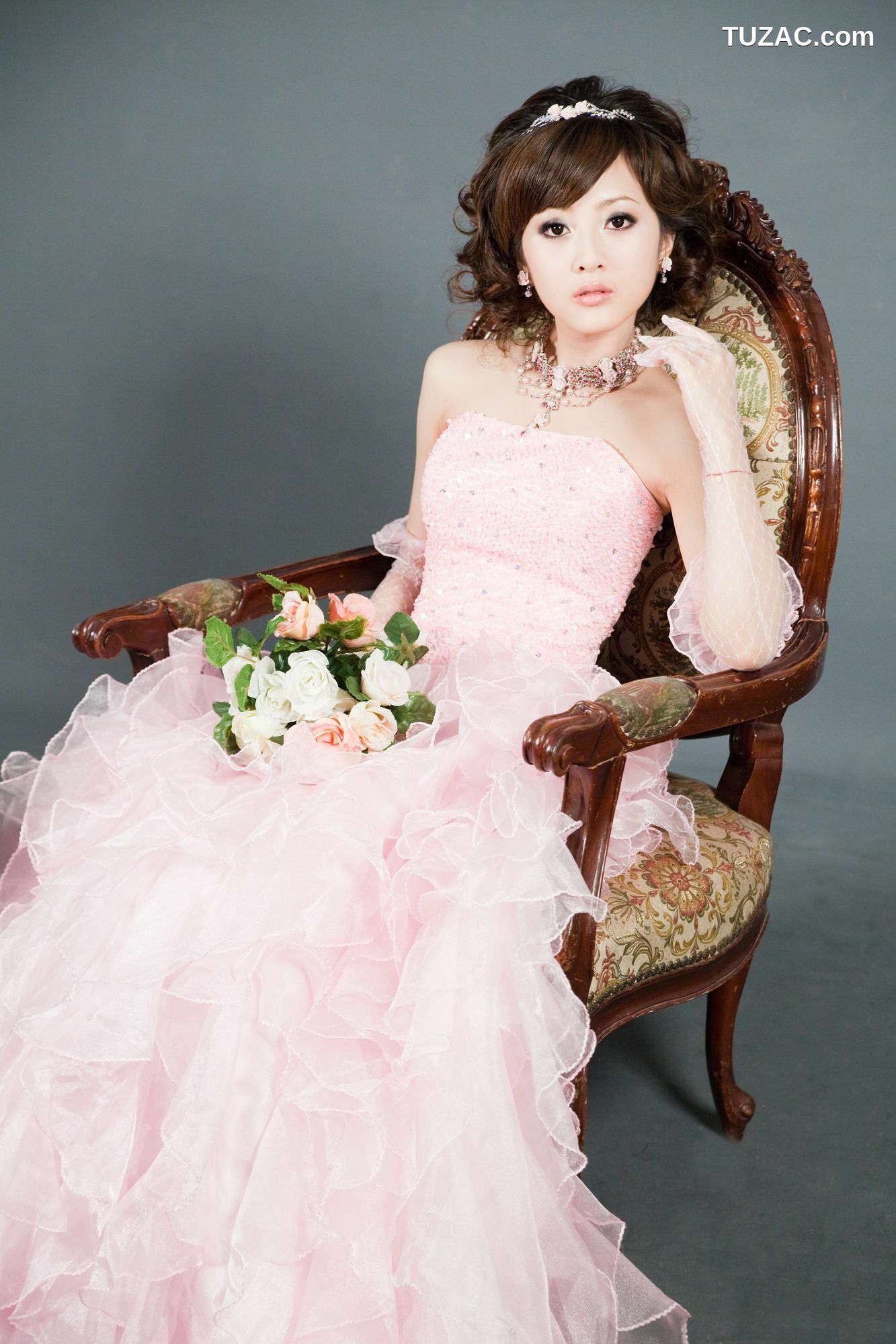 台湾正妹_张允霏/果子MM《創意婚紗潮流風》写真集