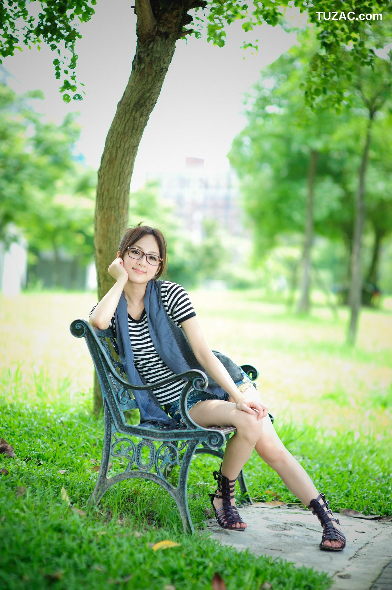 台湾正妹_张允霏/果子MM《永和四號公園外拍》写真集