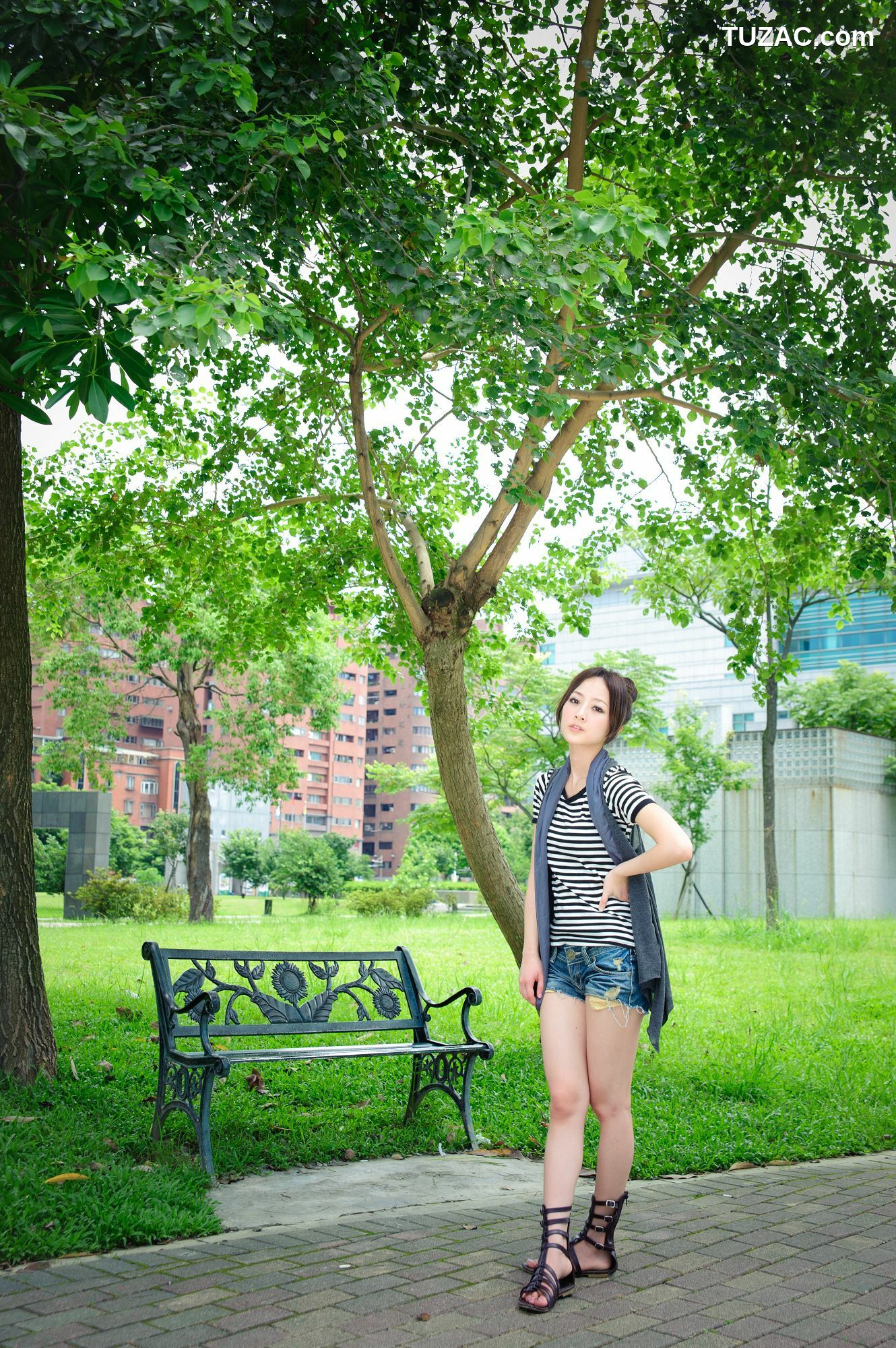 台湾正妹_张允霏/果子MM《永和四號公園外拍》写真集