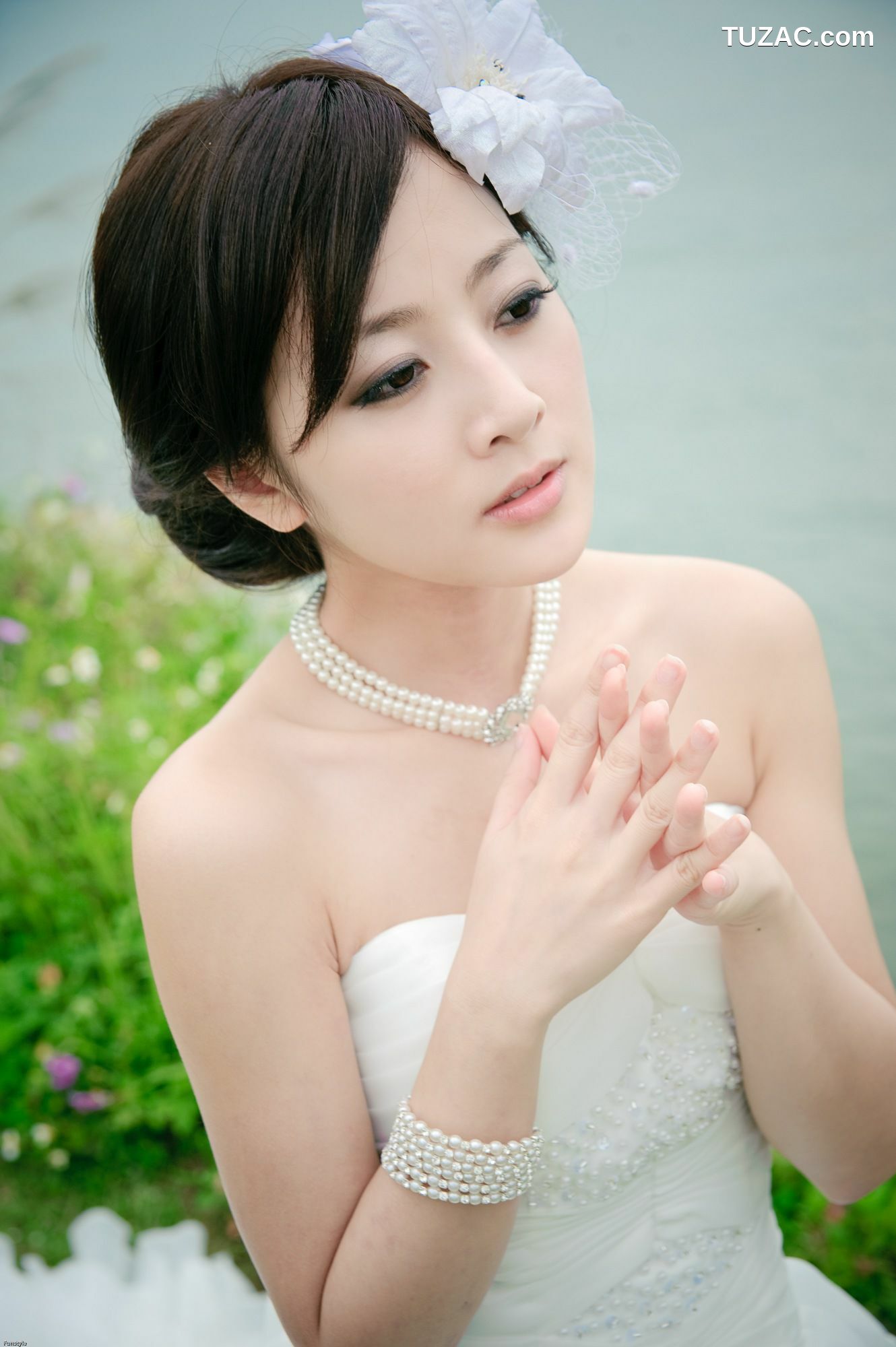 台湾正妹_张凯洁/张允霏《日月潭+紙教堂(婚紗)》写真集