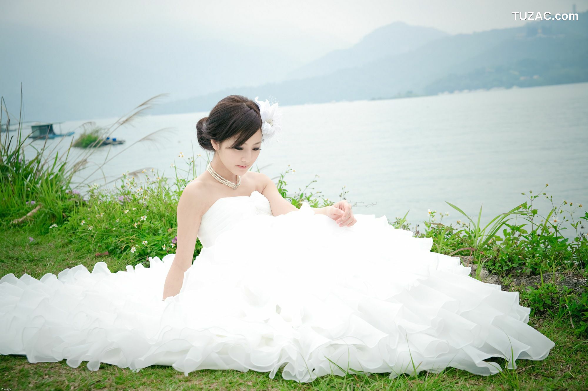 台湾正妹_张凯洁/张允霏《日月潭+紙教堂(婚紗)》写真集