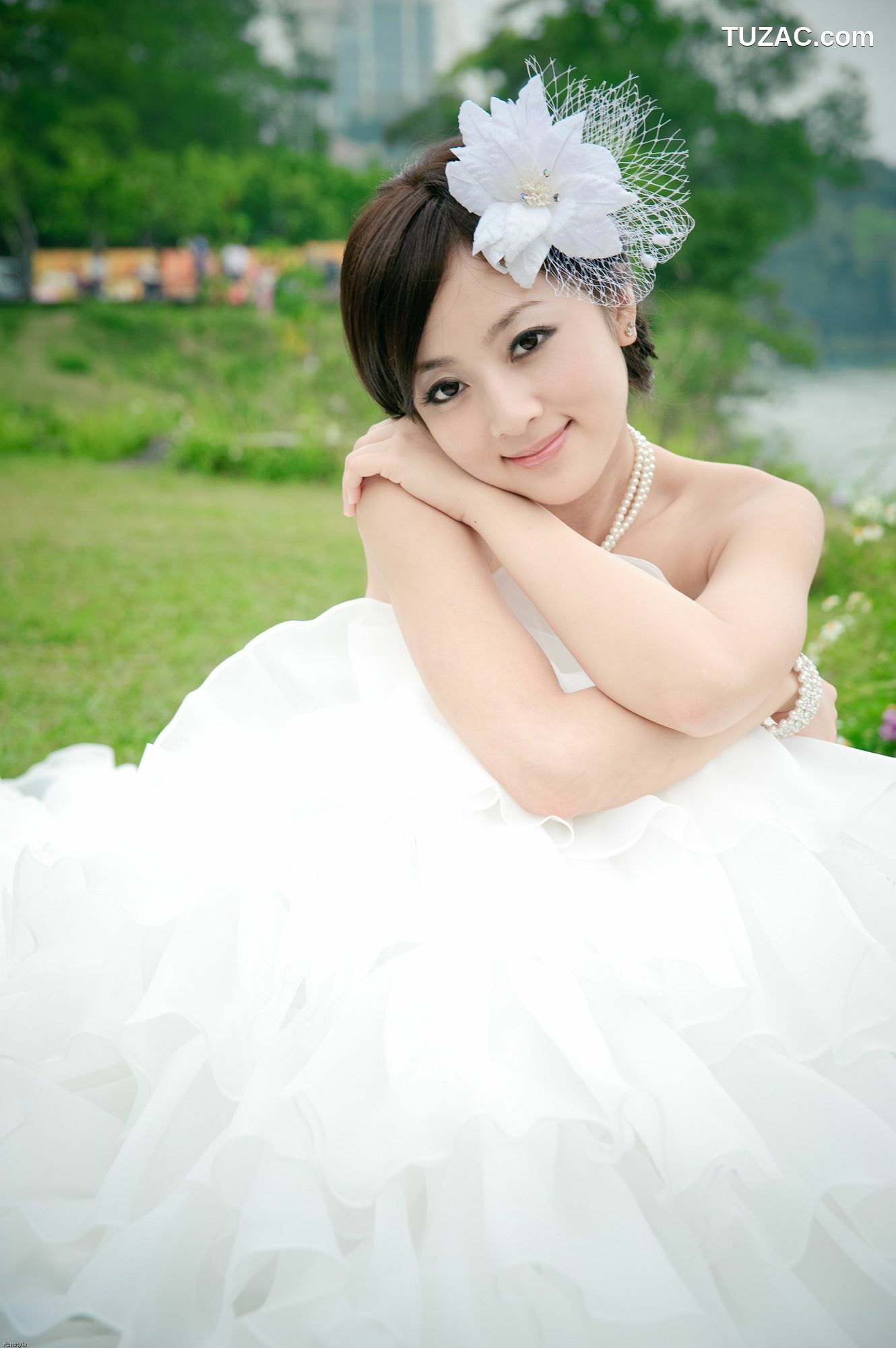 台湾正妹_张凯洁/张允霏《日月潭+紙教堂(婚紗)》写真集