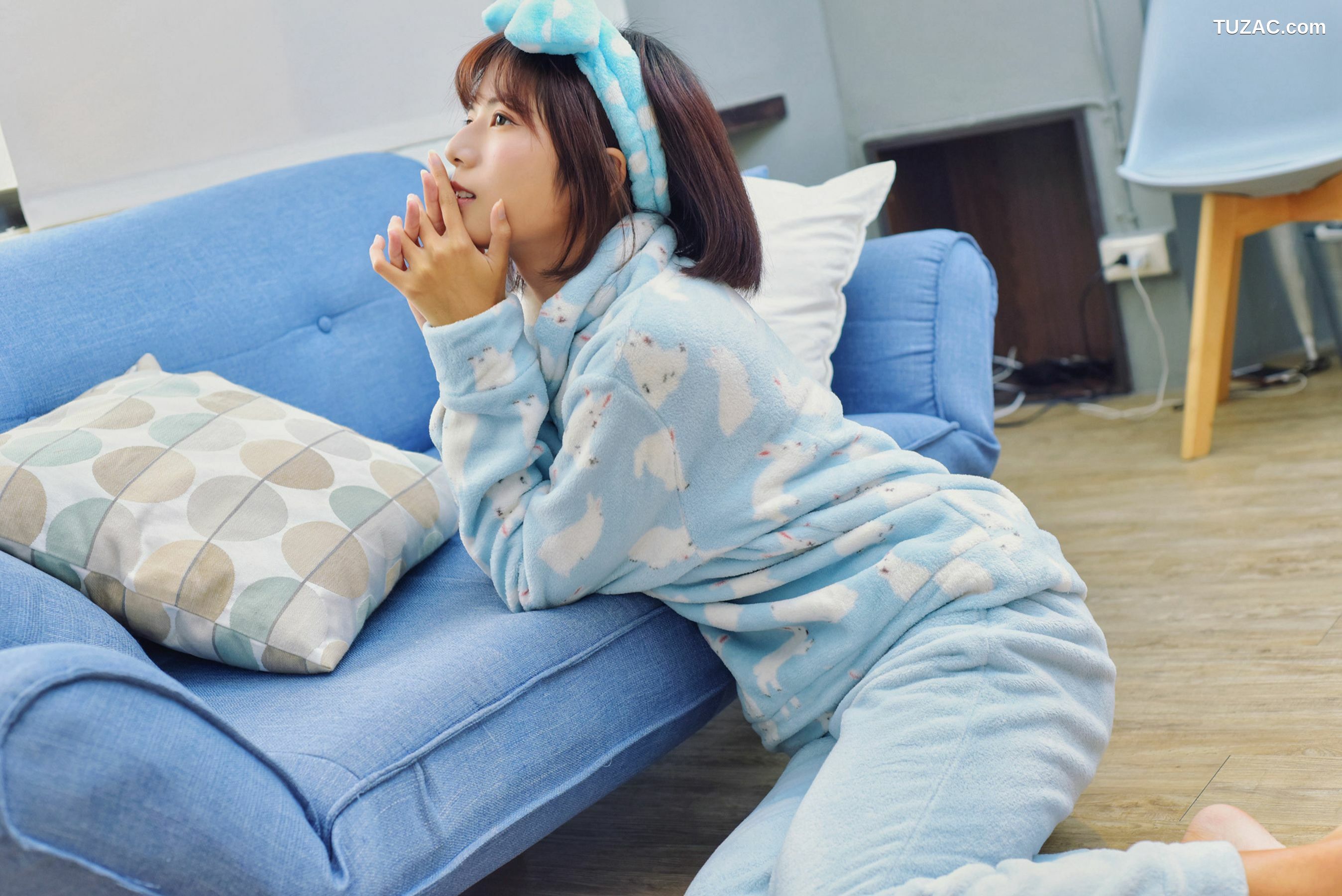 台湾正妹_方唯真《OL黑丝短发美女》 写真集[29P]