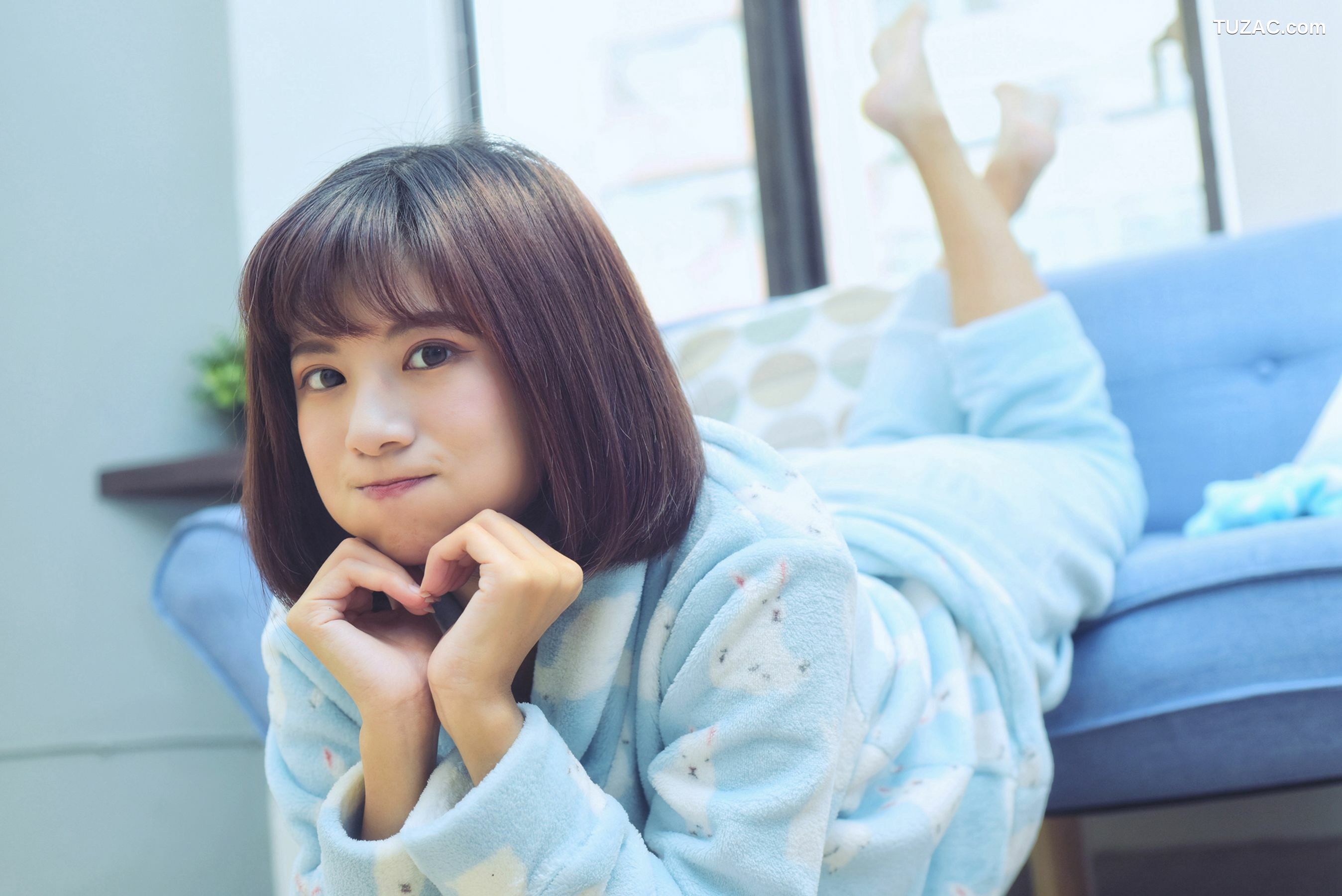 台湾正妹_方唯真《OL黑丝短发美女》 写真集[29P]