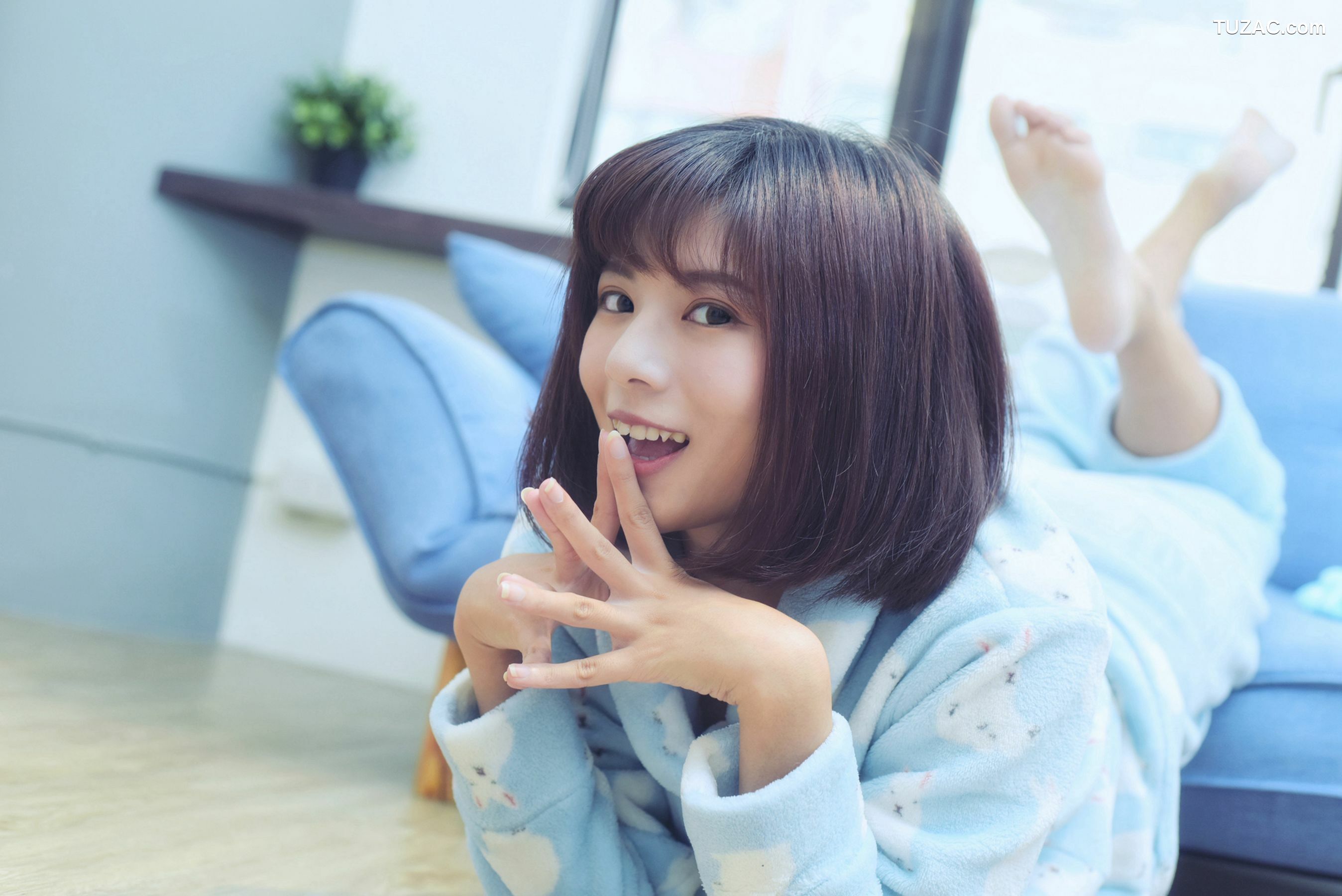 台湾正妹_方唯真《OL黑丝短发美女》 写真集[29P]