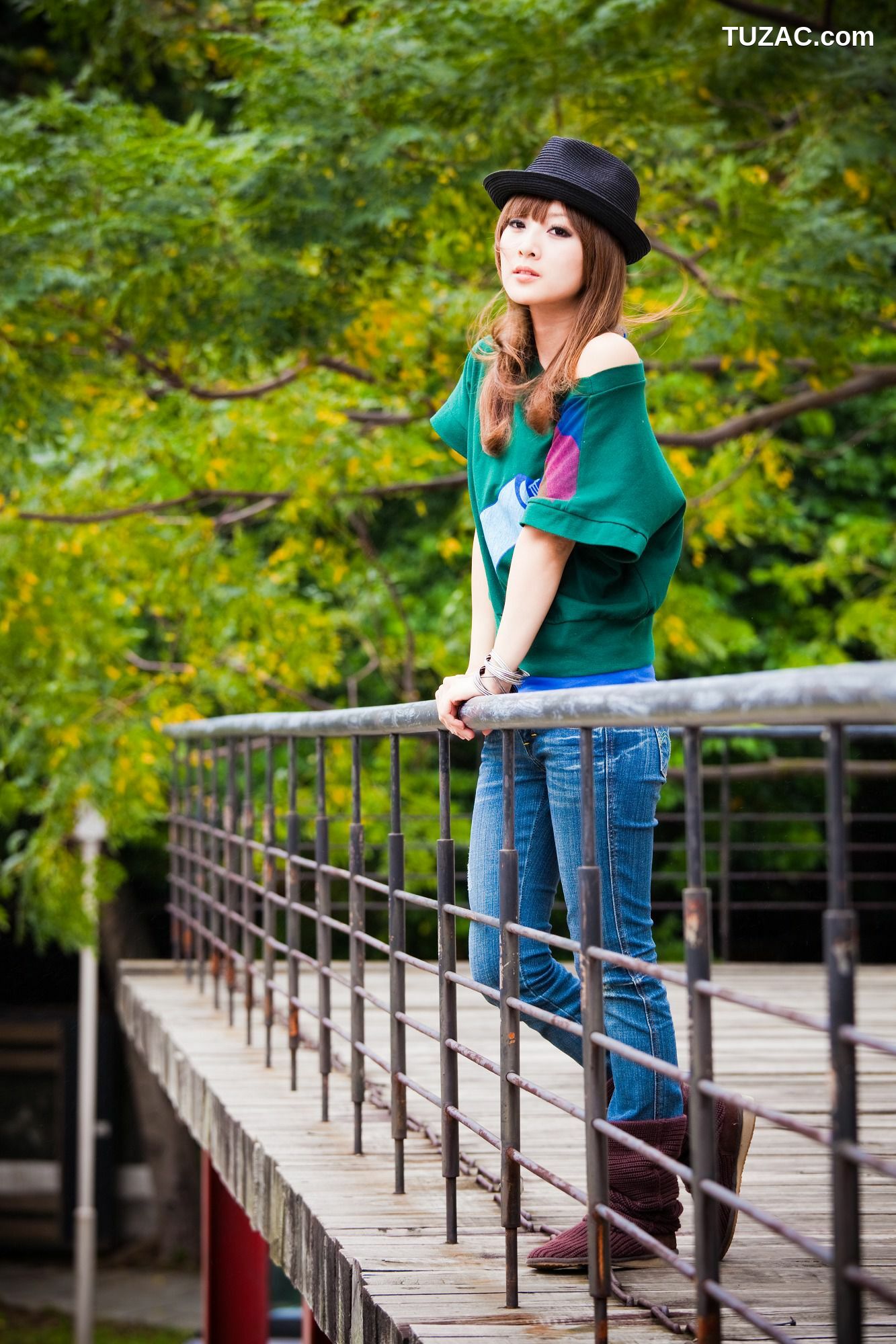 台湾正妹_果子MM/Mikako《華山藝文中心外拍》写真集