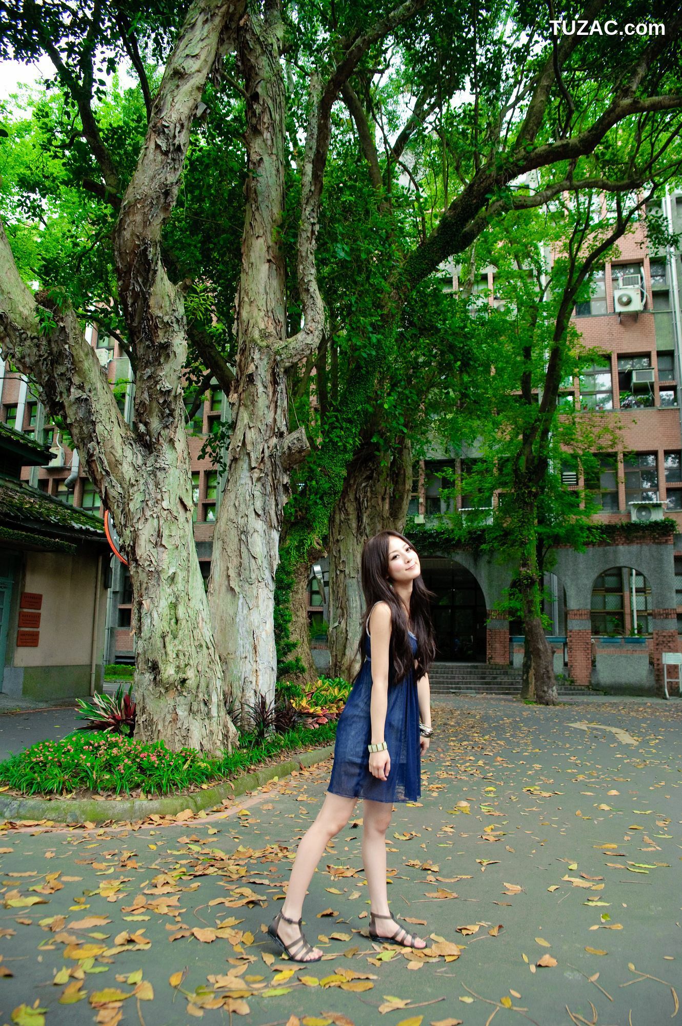 台湾正妹_果子MM/张凯洁《台大外拍》 第9部 写真集