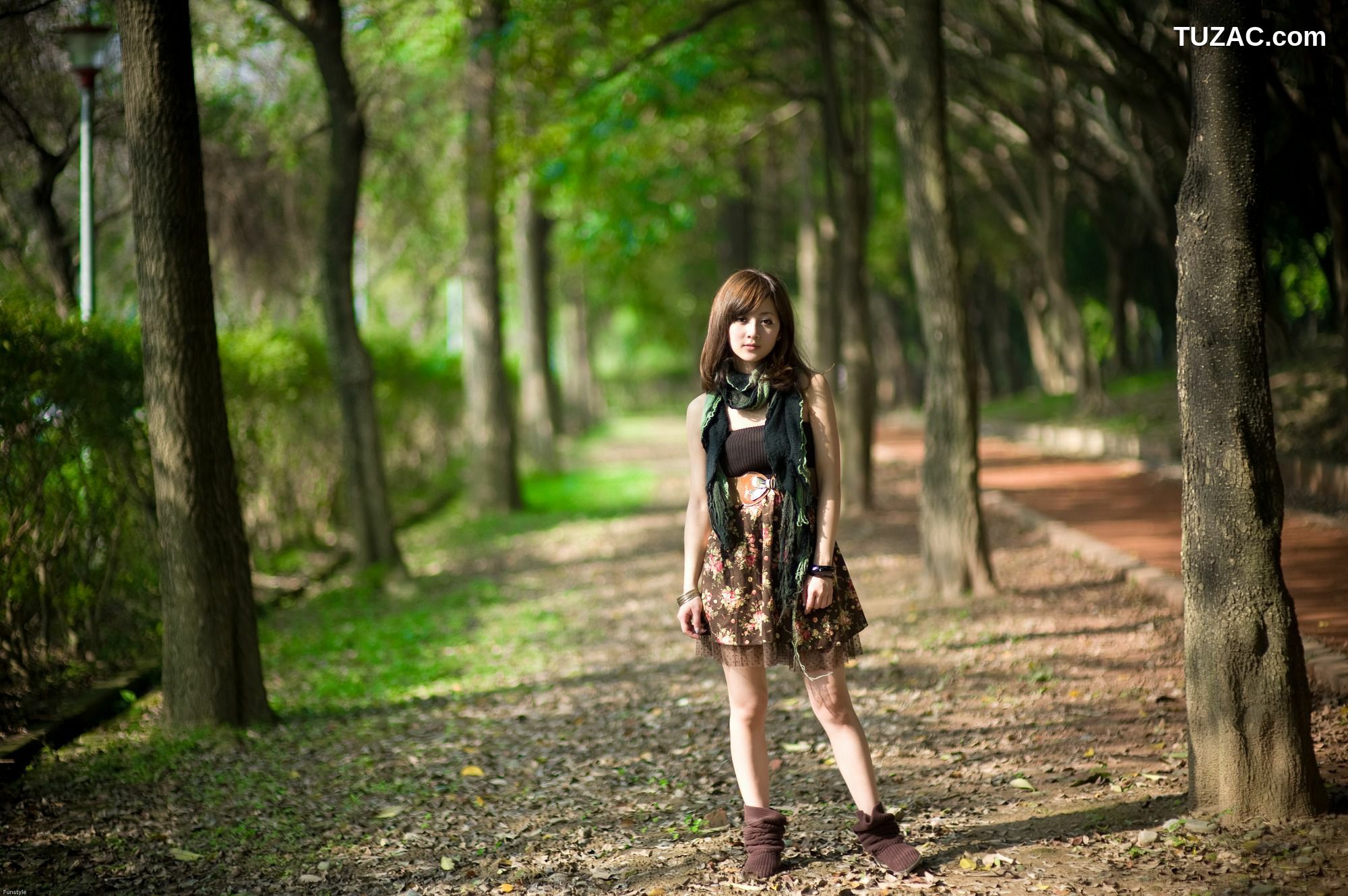 台湾正妹_果子MM/张凯洁《四四南村+大安森林公園外拍》写真集